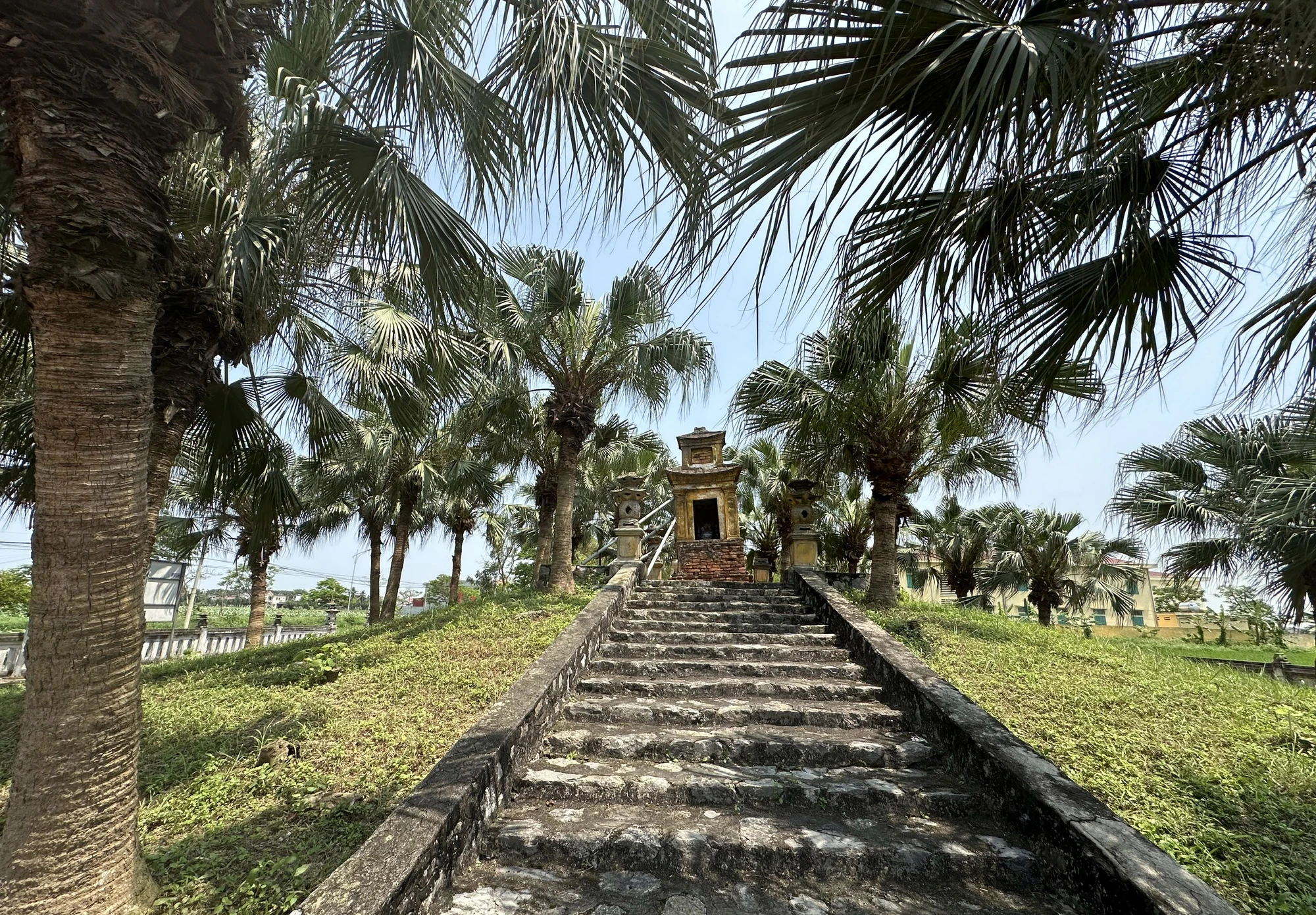 thap-but-kinh-thien-trong-di-tich-trang-trinh-nguyen-binh-khiem-co-nguy-co-do-4.jpg