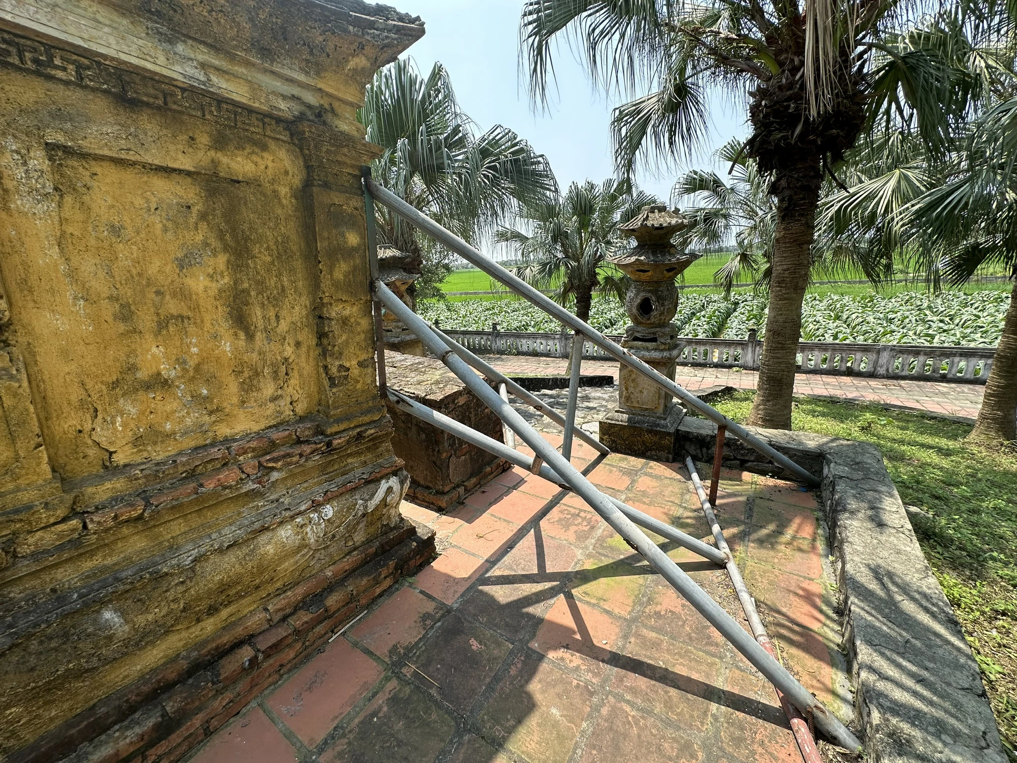 thap-but-kinh-thien-trong-di-tich-trang-trinh-nguyen-binh-khiem-co-nguy-co-do-8.jpg