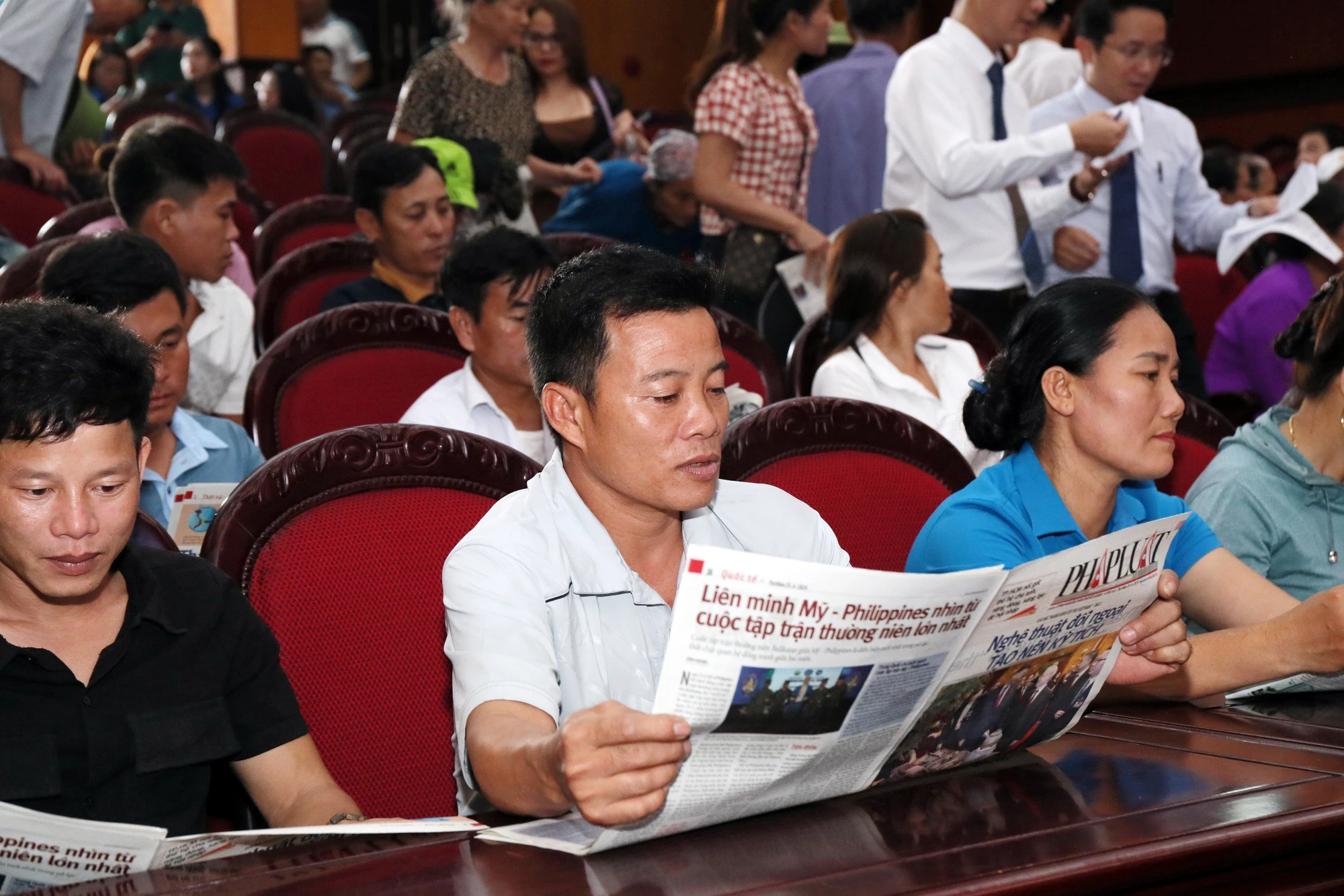 toan-canh-chuong-trinh-cung-ngu-dan-thap-sang-den-tren-bien-tai-thanh-hoa-3.jpg