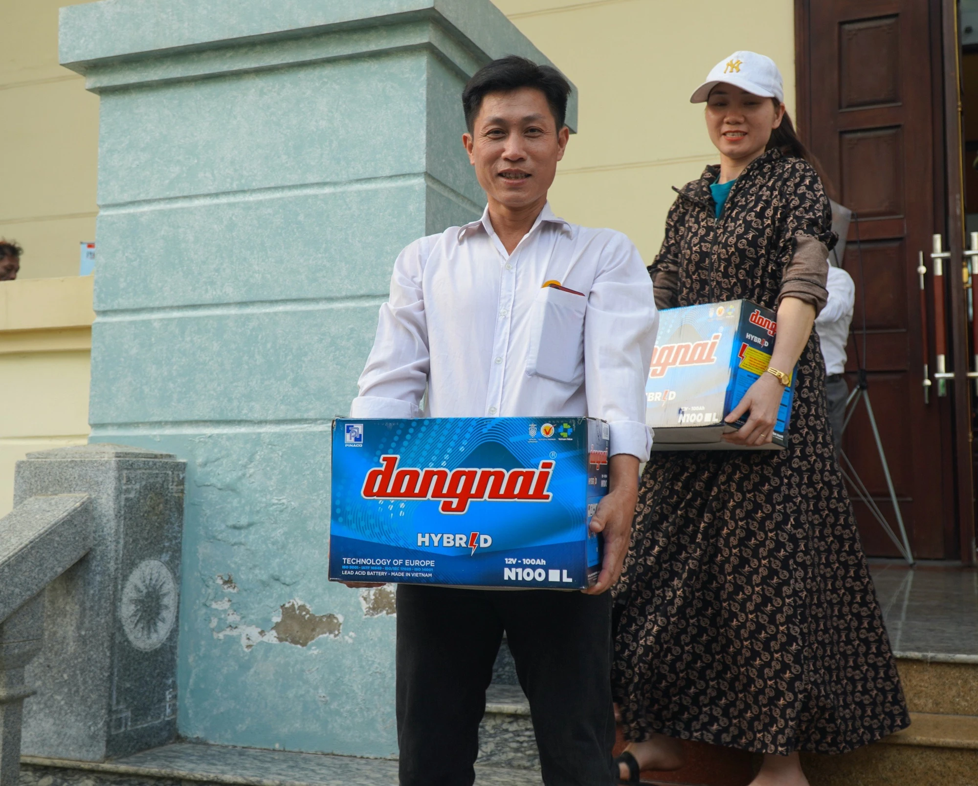 toan-canh-chuong-trinh-cung-ngu-dan-thap-sang-den-tren-bien-tai-thanh-hoa-36.jpg