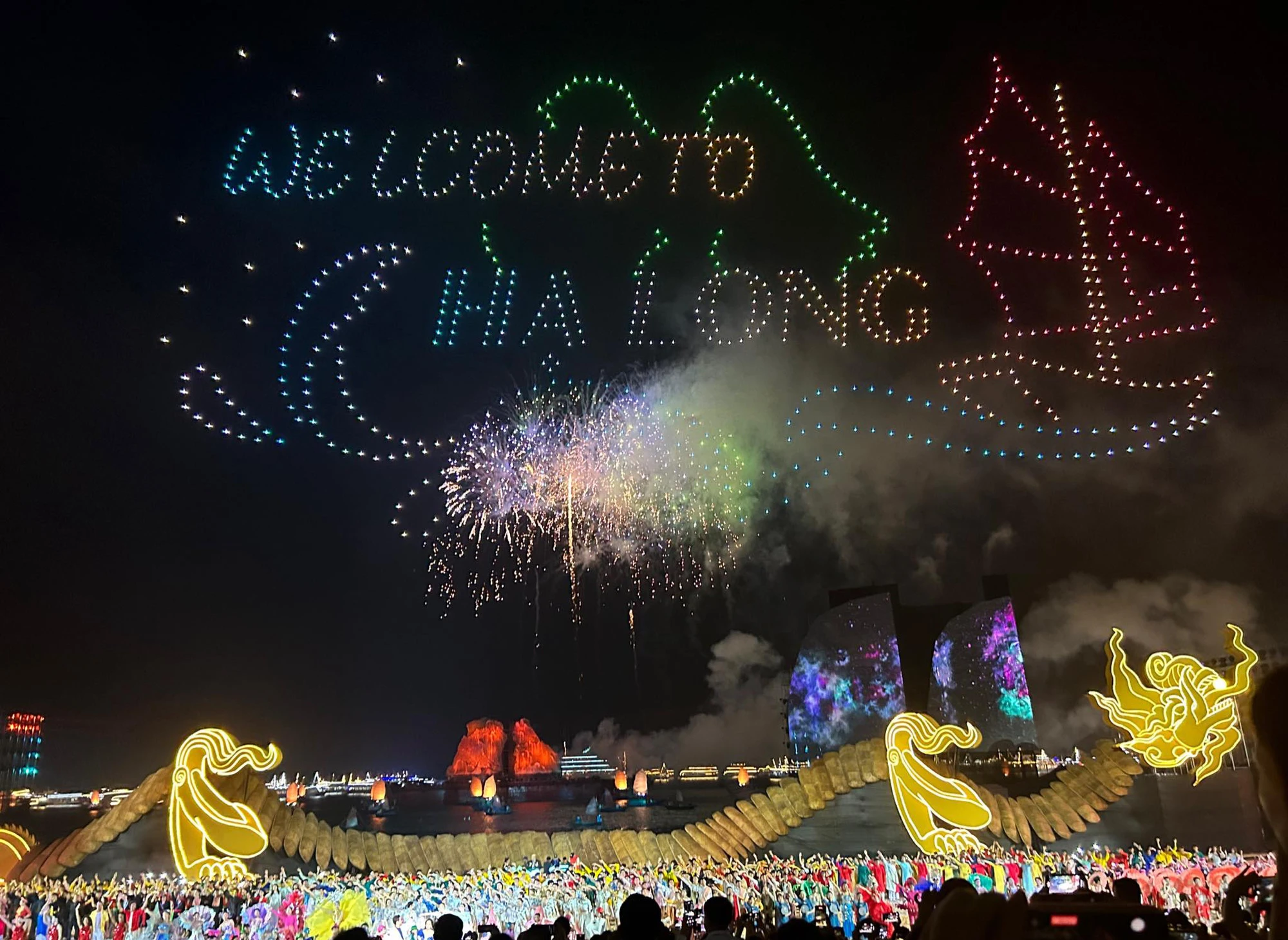 man-nhan-voi-man-trinh-dien-anh-sang-tai-carnaval-ha-long-2024-3.jpeg