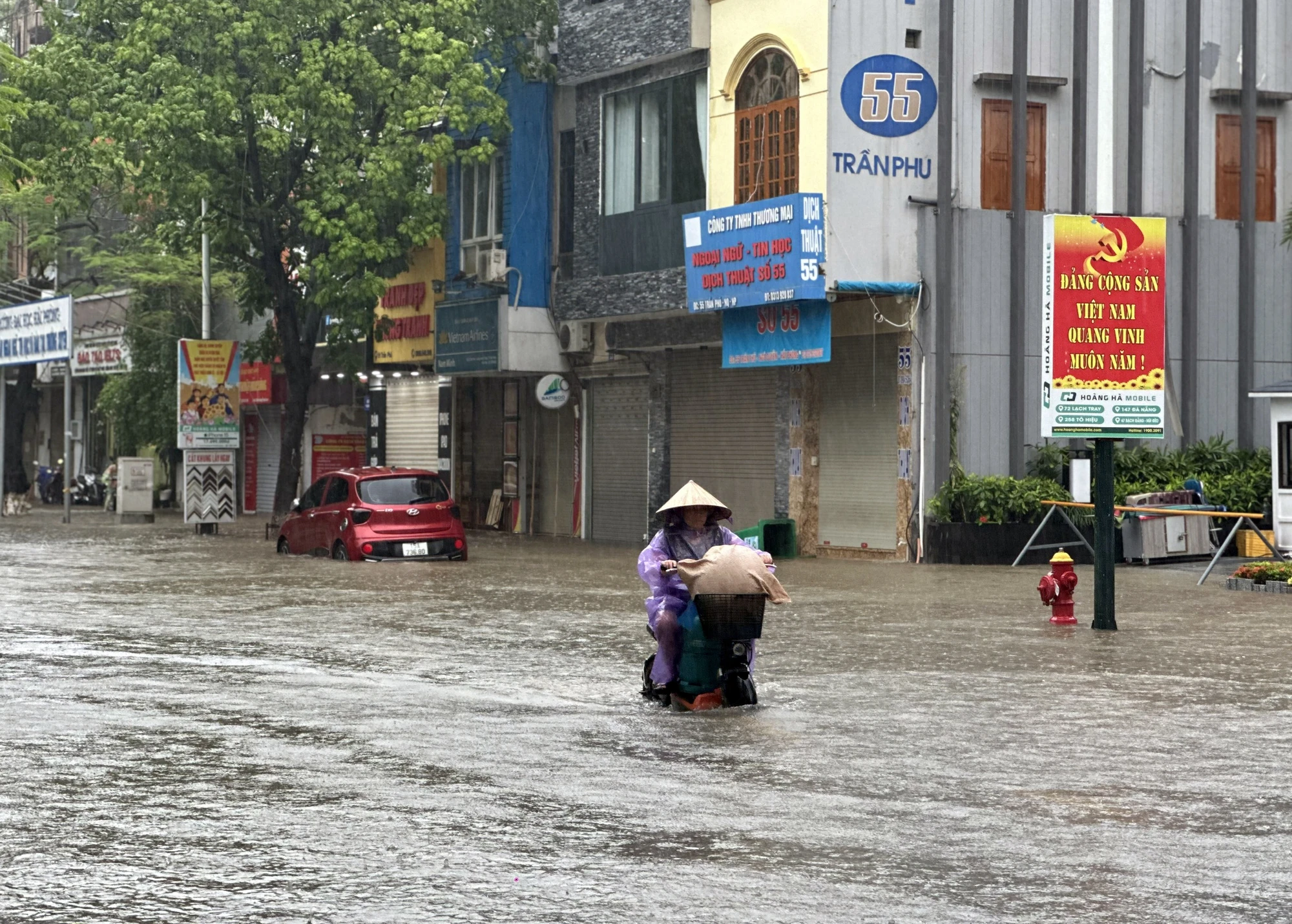 mua-lon-ket-hop-trieu-cuong-nhieu-noi-o-hai-phong-quang-ninh-pho-hoa-thanh-song-2.jpg
