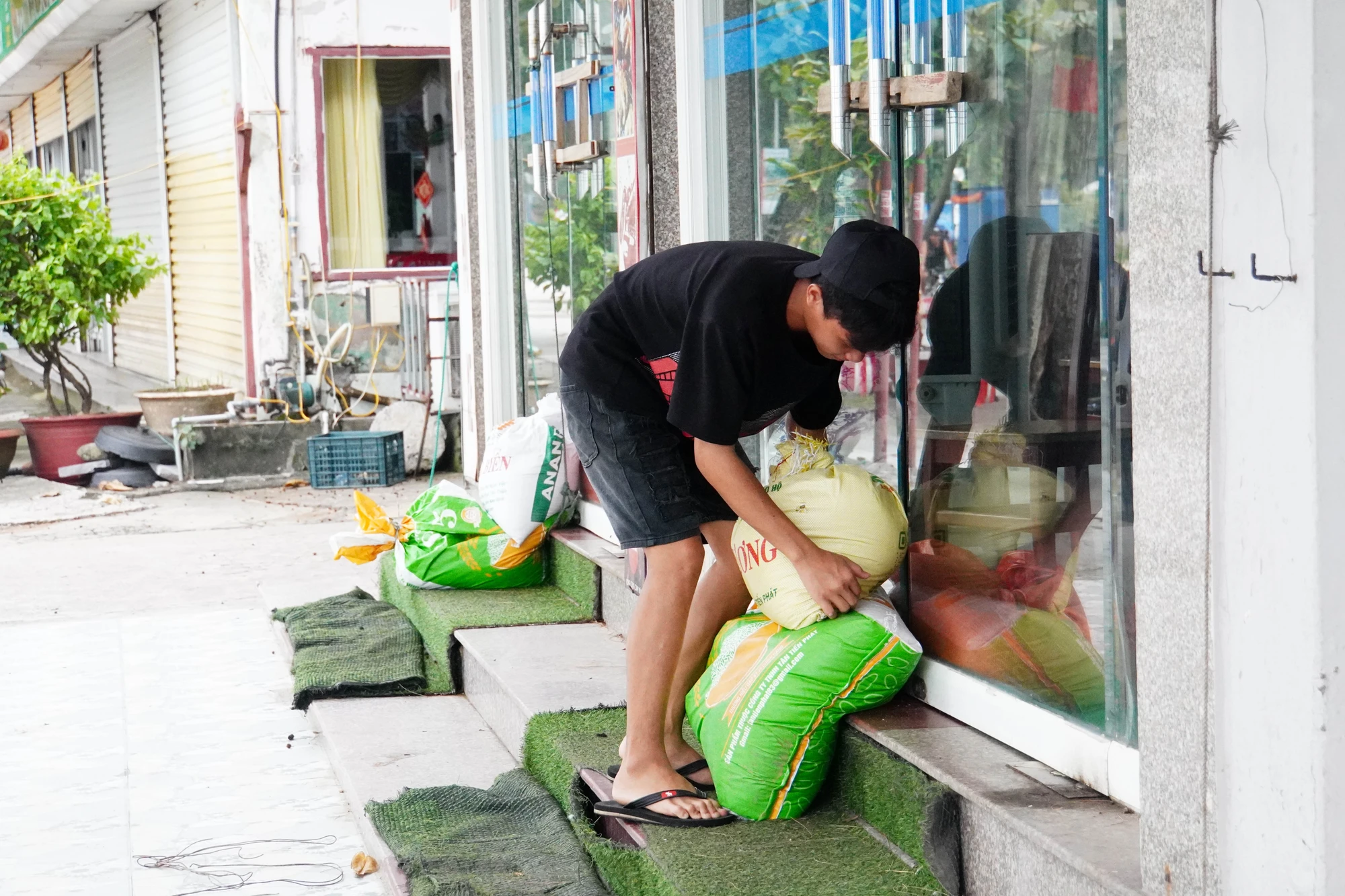 chum-anh-do-son-vang-lang-cac-nha-hang-hoi-ha-phong-chong-sieu-bao-so-3-7.jpg