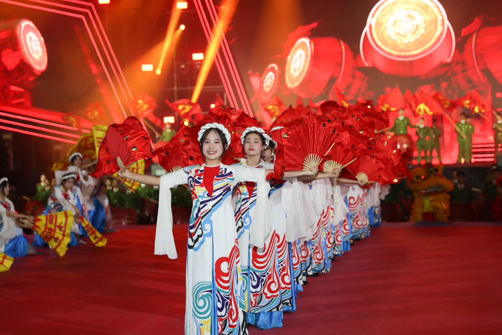 man-nhan-man-trinh-dien-tai-le-khai-mac-giai-taekwondo-canh-sat-chau-a-mo-rong-nam-2024-2.jpg