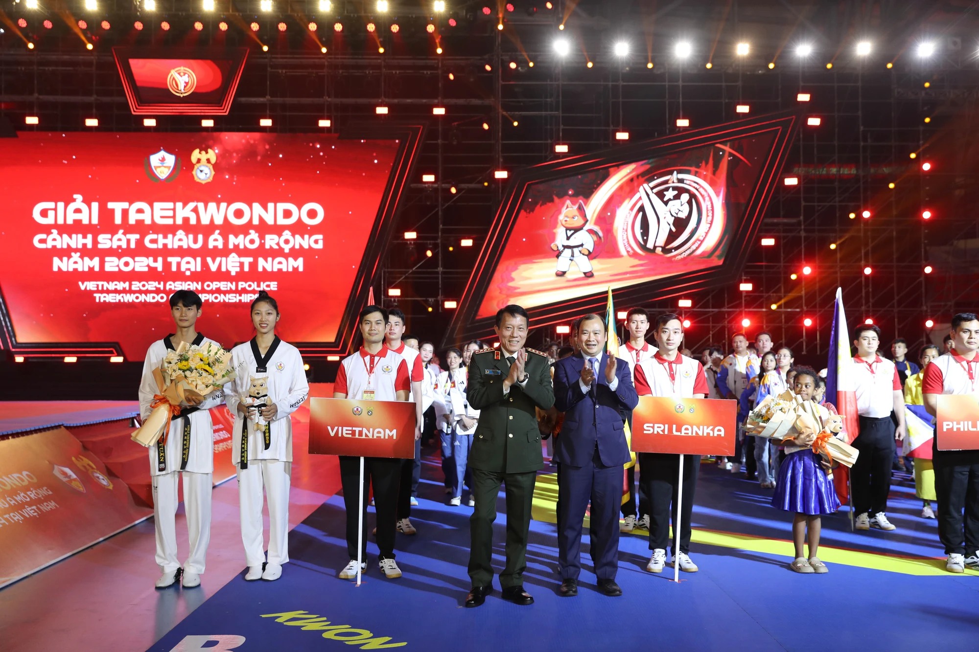 man-nhan-man-trinh-dien-tai-le-khai-mac-giai-taekwondo-canh-sat-chau-a-mo-rong-nam-2024-5.jpg