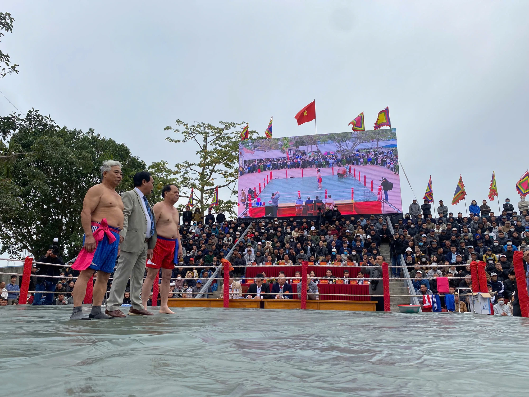 doc-dao-le-hoi-vat-co-tu-thoi-nha-tran-o-hai-phong-3.jpg