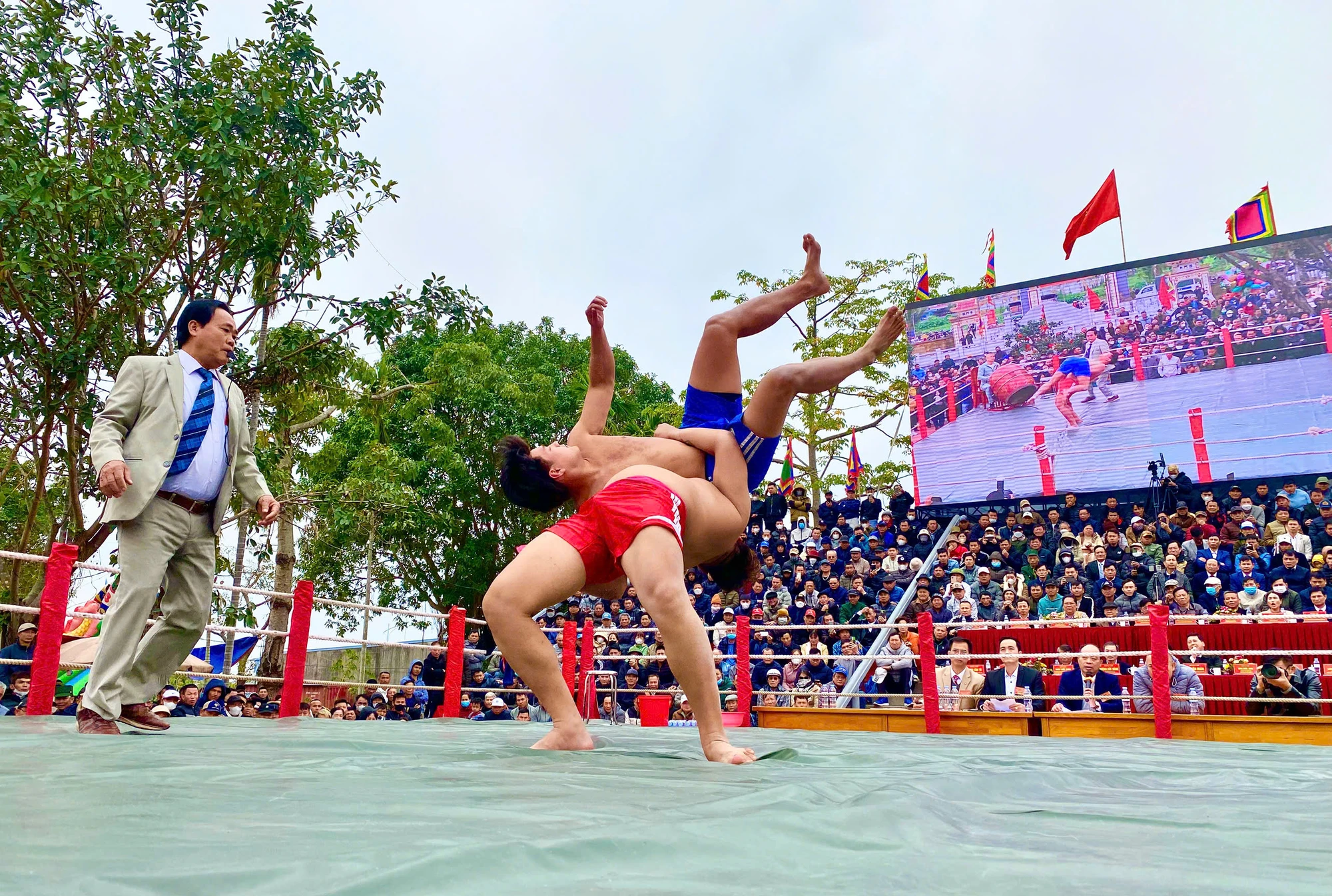 Độc đáo lễ hội Vật truyền thống có từ thời nhà Trần ở Hải Phòng
