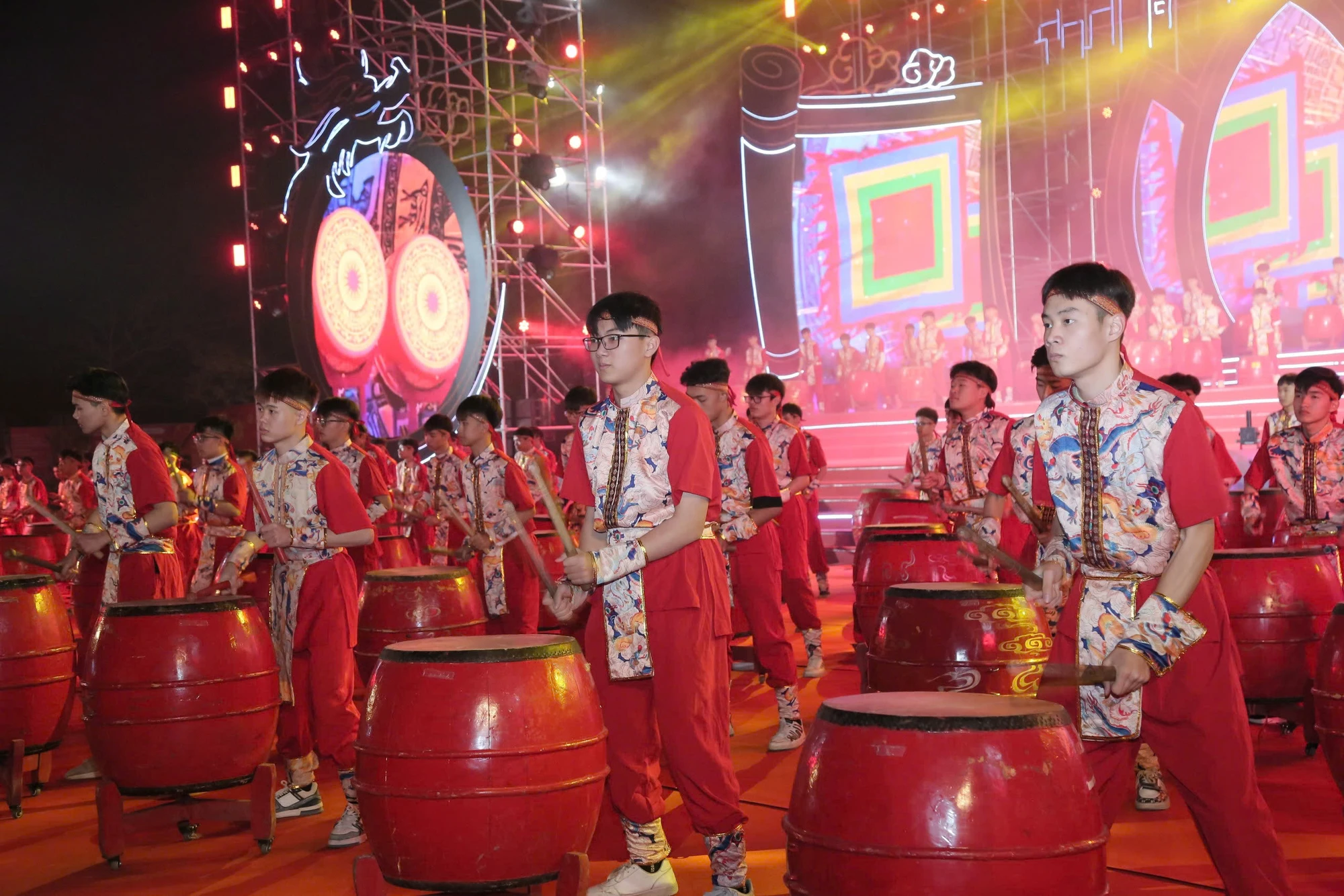 e-hoi-den-tran-thai-binh-2025-man-su-thi-hoanh-trang-tai-hien-nhung-dau-an-vang-son-vuong-trieu-nha-tran-10.jpg