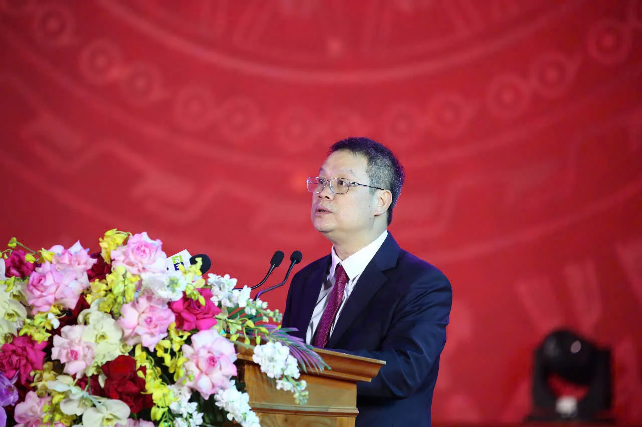 e-hoi-den-tran-thai-binh-2025-man-su-thi-hoanh-trang-tai-hien-nhung-dau-an-vang-son-vuong-trieu-nha-tran-3.jpg