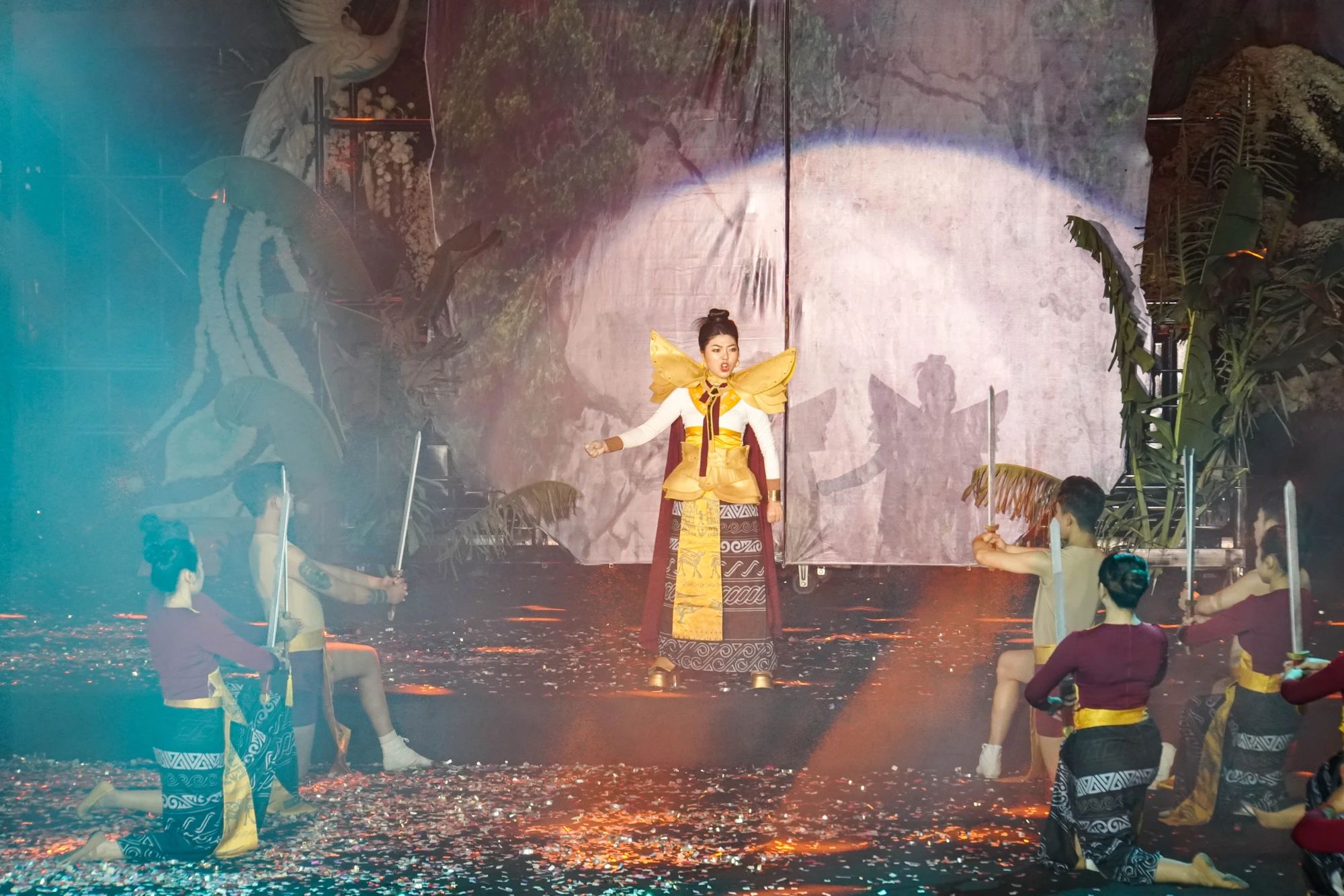 hao-hung-chuong-trinh-khai-mac-le-hoi-truyen-thong-nu-tuong-le-chan-11.jpg