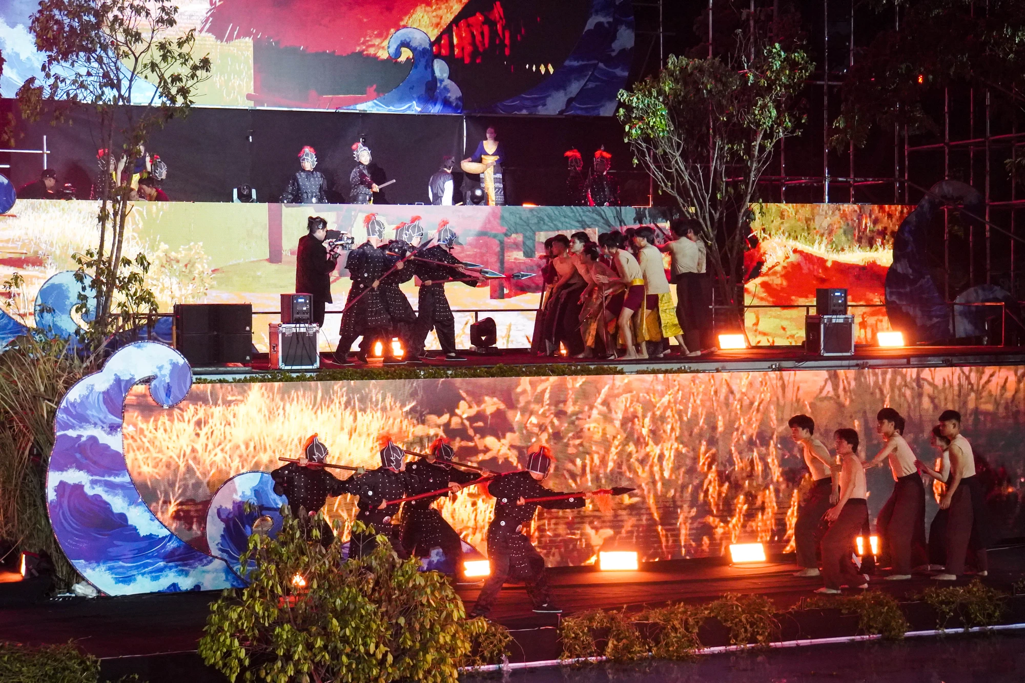 hao-hung-chuong-trinh-khai-mac-le-hoi-truyen-thong-nu-tuong-le-chan-5.jpg