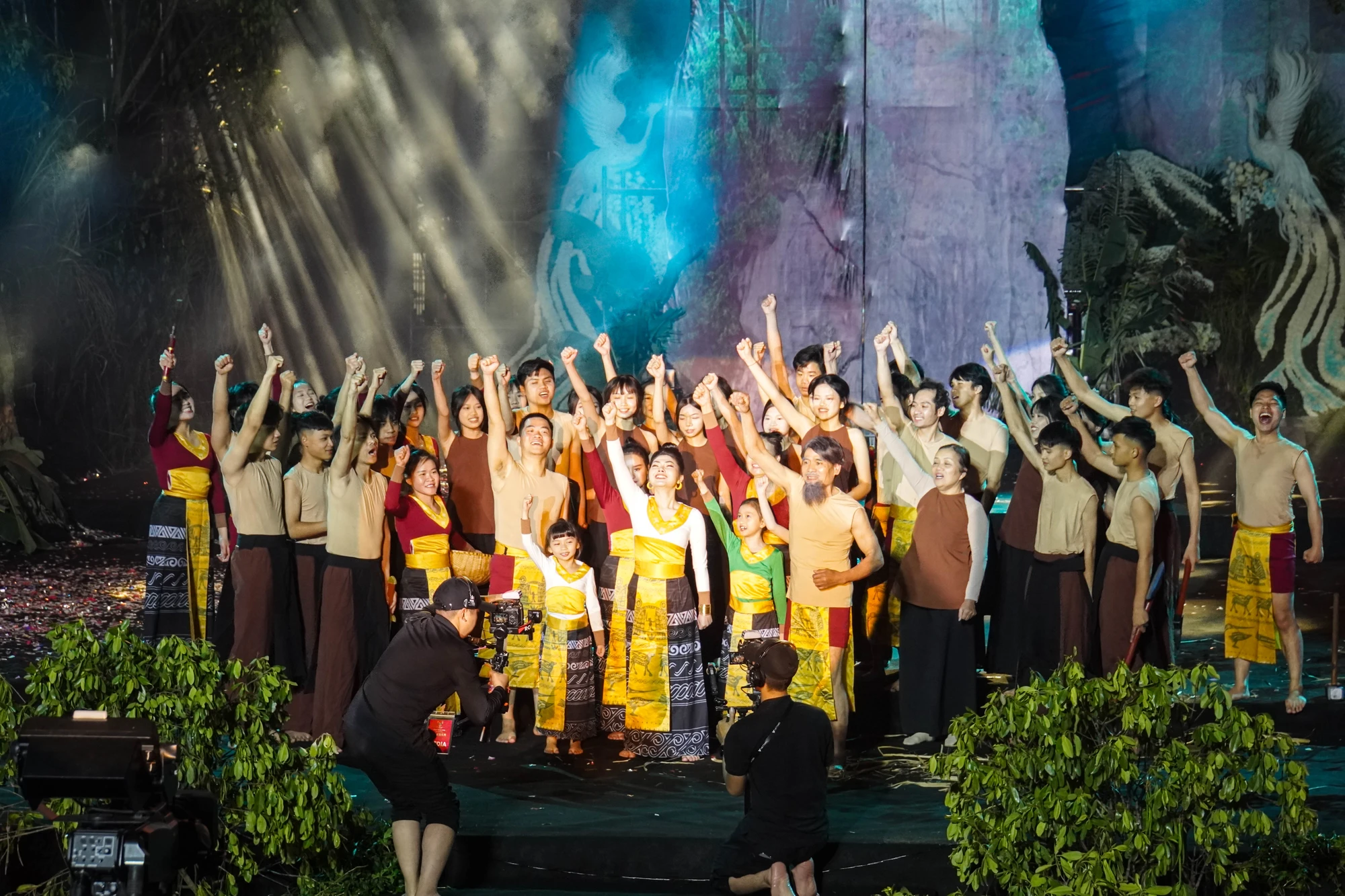 hao-hung-chuong-trinh-khai-mac-le-hoi-truyen-thong-nu-tuong-le-chan-9.jpg