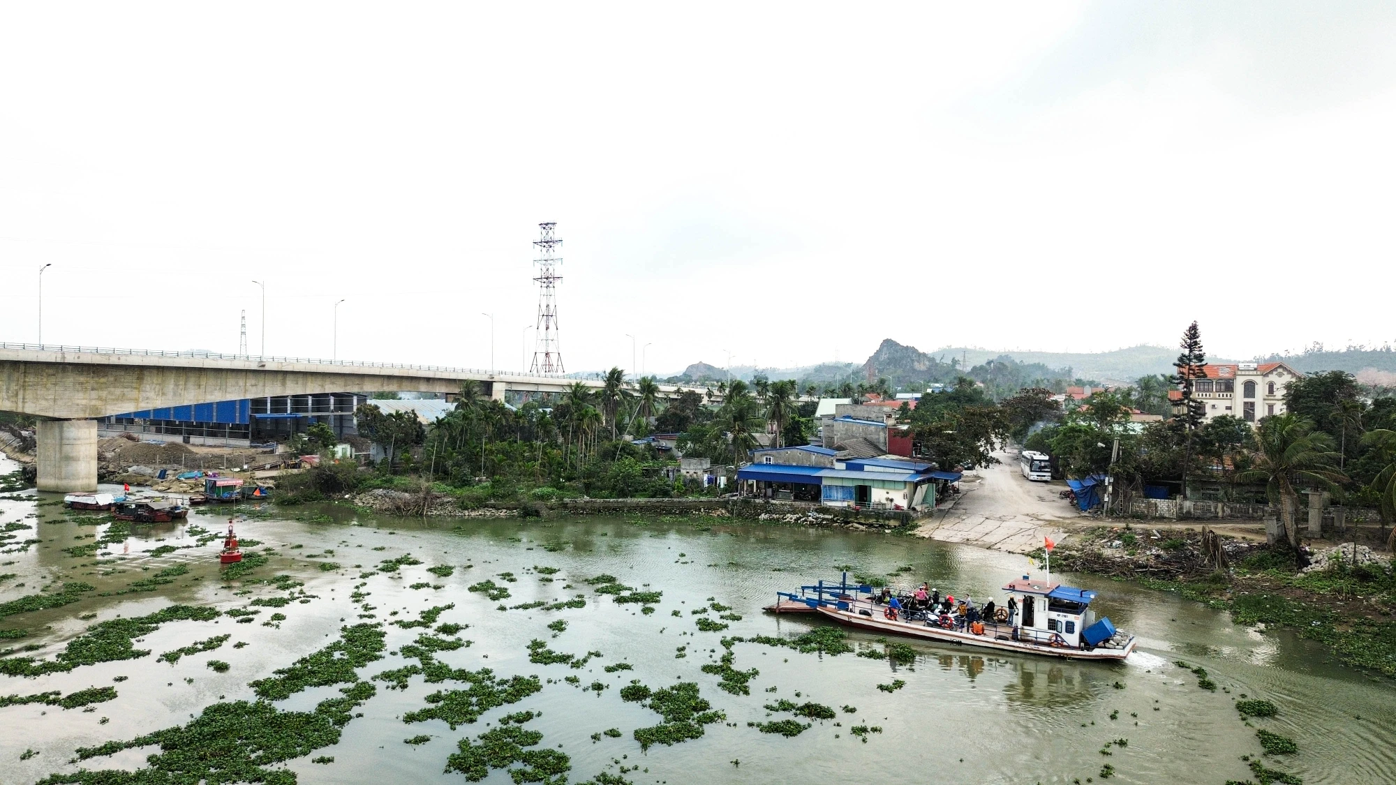 hinh-hai-cau-lai-xuan-noi-hai-phong-quang-ninh-da-hoan-thien-nhung-chua-the-dua-vao-su-dung-5.jpg