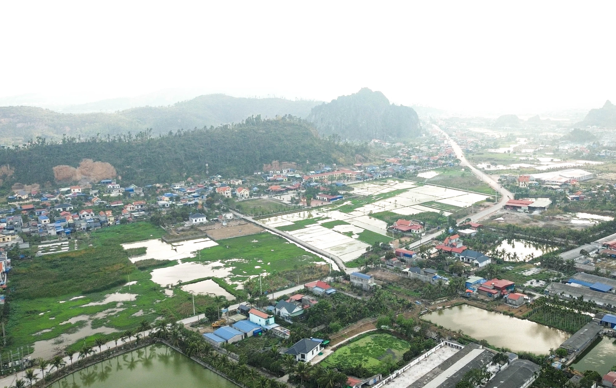 hinh-hai-cau-lai-xuan-noi-hai-phong-quang-ninh-da-hoan-thien-nhung-chua-the-dua-vao-su-dung-7.jpg