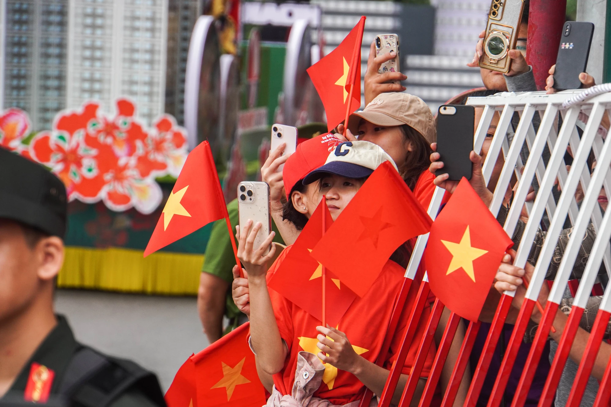 tu-hao-le-duyet-doi-ngu-va-dieu-hanh-quan-chung-chao-mung-ky-niem-70-nam-ngay-giai-phong-hai-phong-2.JPG