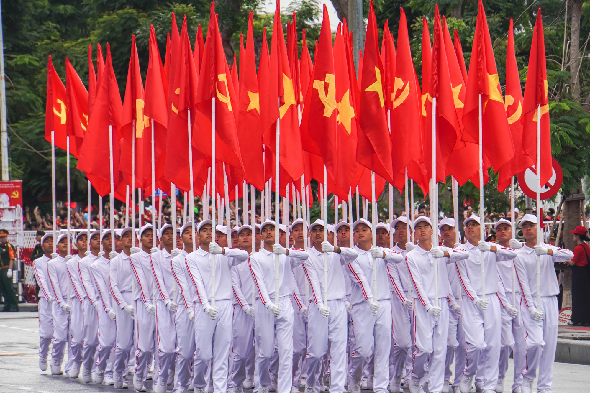 tu-hao-le-duyet-doi-ngu-va-dieu-hanh-quan-chung-chao-mung-ky-niem-70-nam-ngay-giai-phong-hai-phong-24.JPG