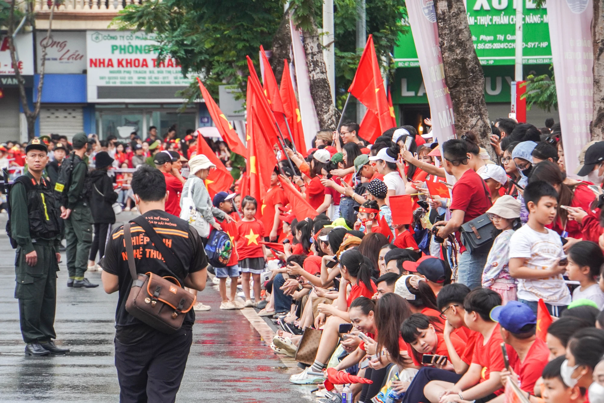 tu-hao-le-duyet-doi-ngu-va-dieu-hanh-quan-chung-chao-mung-ky-niem-70-nam-ngay-giai-phong-hai-phong-30.JPG