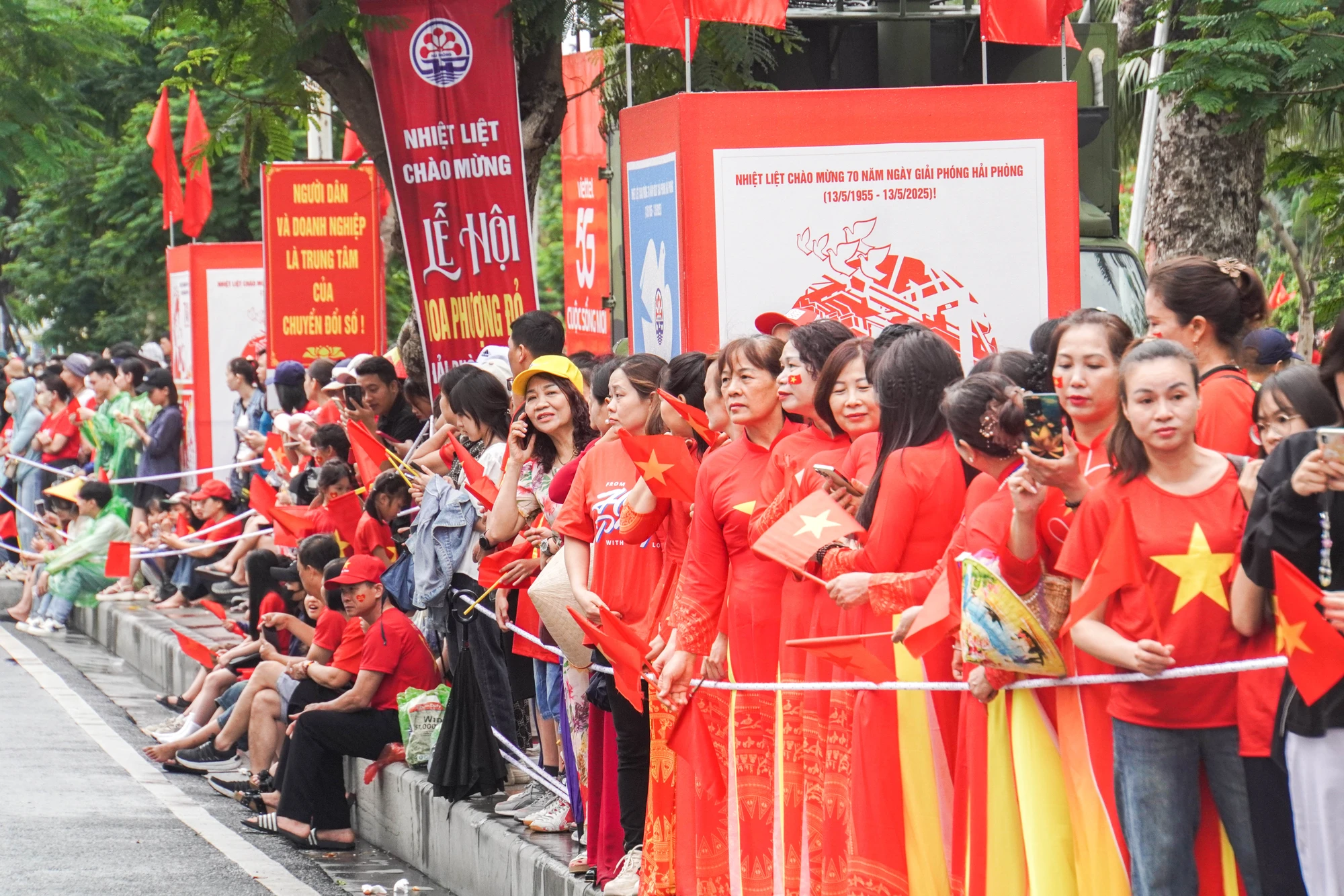 tu-hao-le-duyet-doi-ngu-va-dieu-hanh-quan-chung-chao-mung-ky-niem-70-nam-ngay-giai-phong-hai-phong-34.JPG