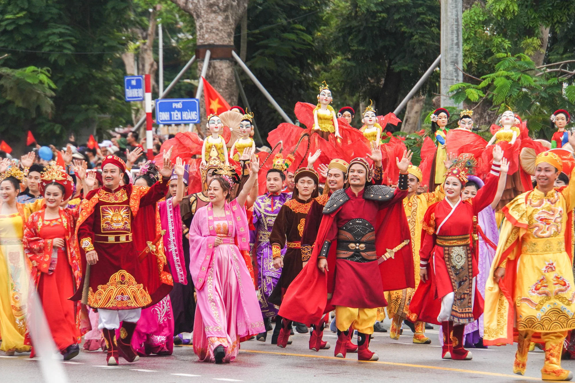tu-hao-le-duyet-doi-ngu-va-dieu-hanh-quan-chung-chao-mung-ky-niem-70-nam-ngay-giai-phong-hai-phong-9.JPG