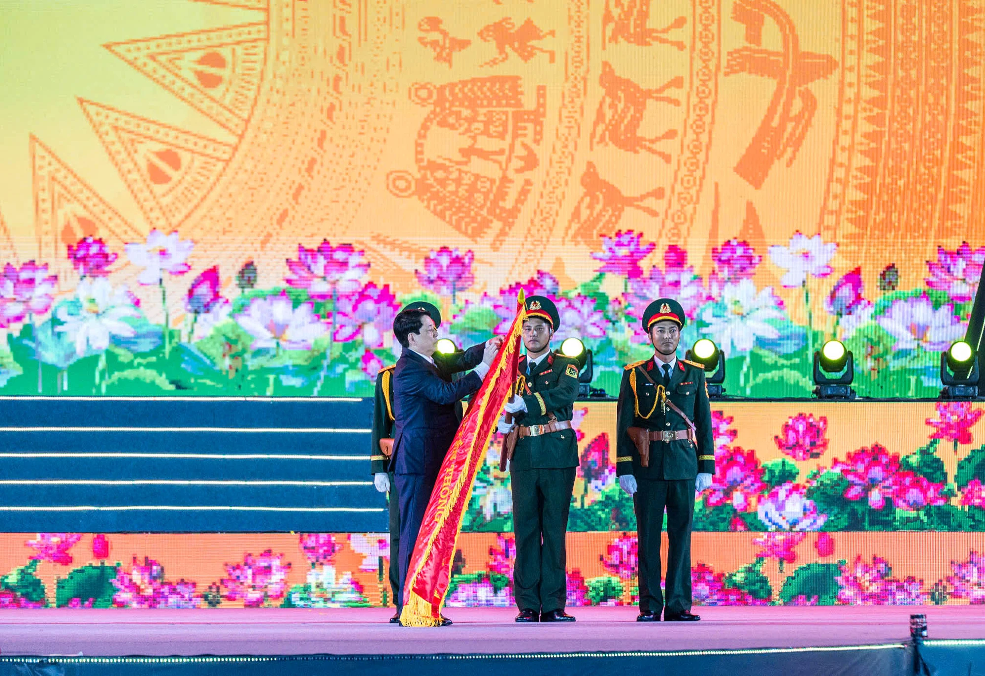 hai-phong-don-nhan-danh-hieu-thanh-pho-anh-hung-2.JPG