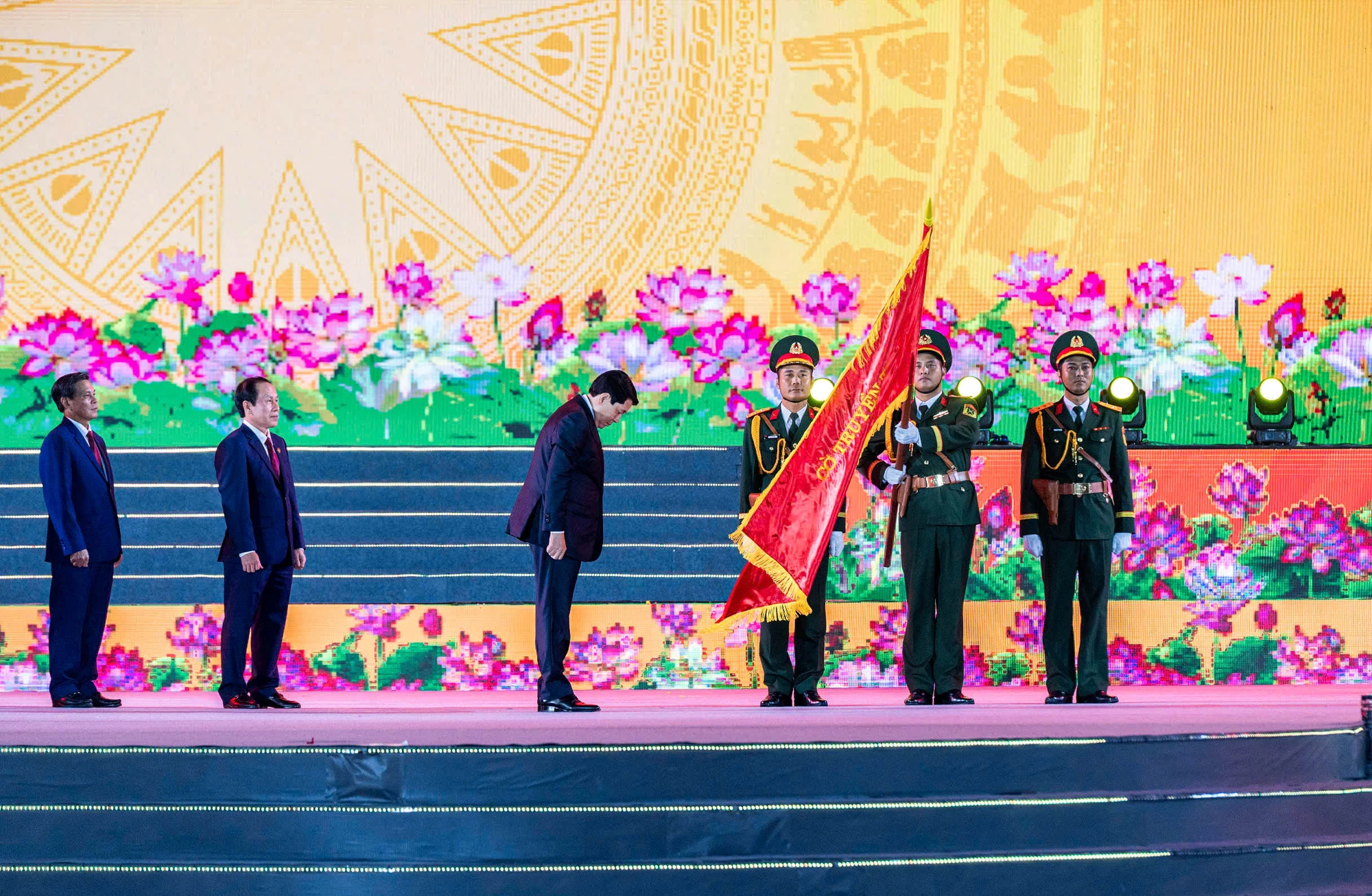 hai-phong-don-nhan-danh-hieu-thanh-pho-anh-hung-4.JPG