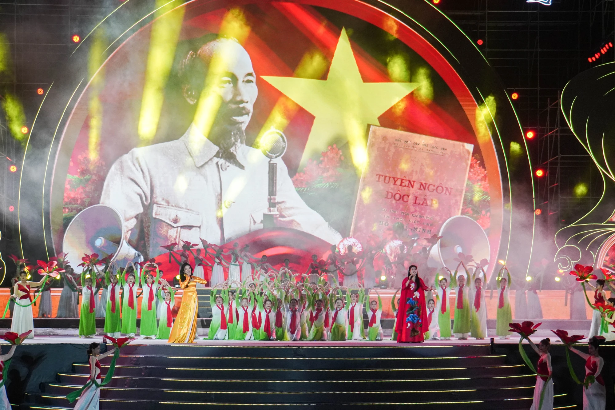hai-phong-don-nhan-danh-hieu-thanh-pho-anh-hung-7.JPG
