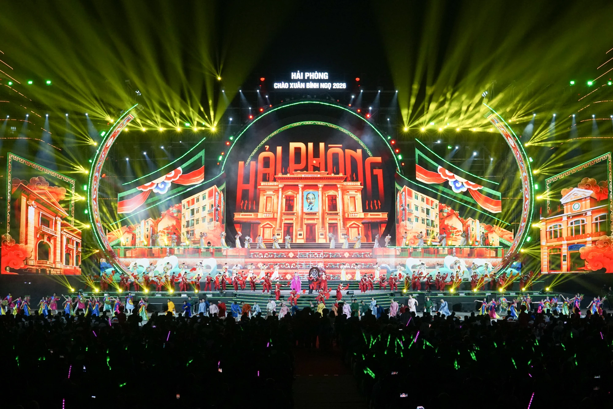hai-phong-hang-nghin-nguoi-hoa-minh-trong-dem-giao-thua-dac-biet-lan-dau-to-chuc-tai-trung-tam-chinh-tri-hanh-chinh-12.JPG