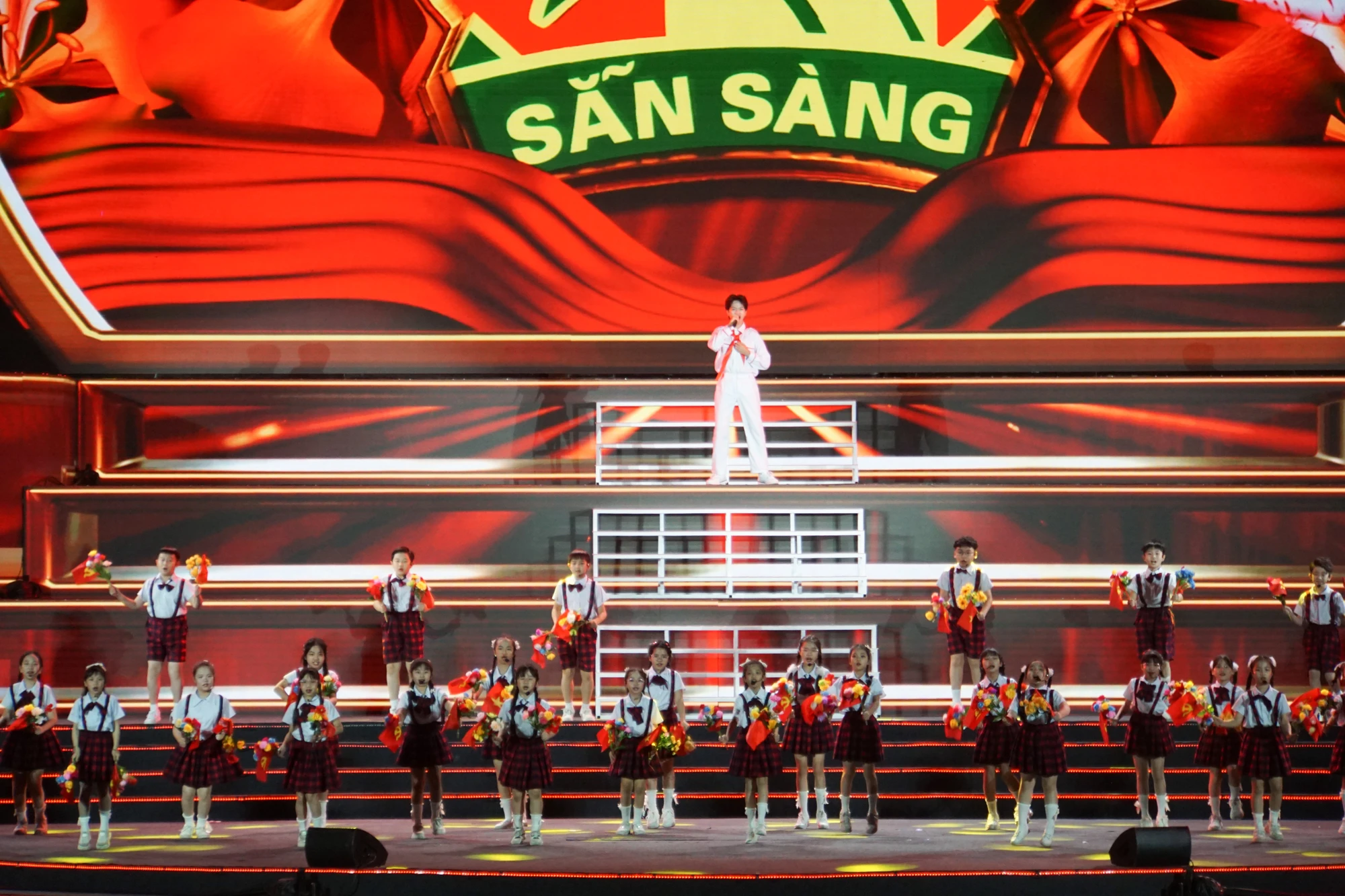 hai-phong-hang-nghin-nguoi-hoa-minh-trong-dem-giao-thua-dac-biet-lan-dau-to-chuc-tai-trung-tam-chinh-tri-hanh-chinh-13.JPG