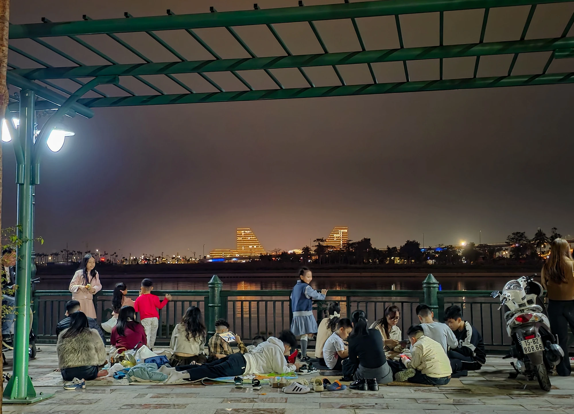 hai-phong-hang-nghin-nguoi-hoa-minh-trong-dem-giao-thua-dac-biet-lan-dau-to-chuc-tai-trung-tam-chinh-tri-hanh-chinh-5.JPG