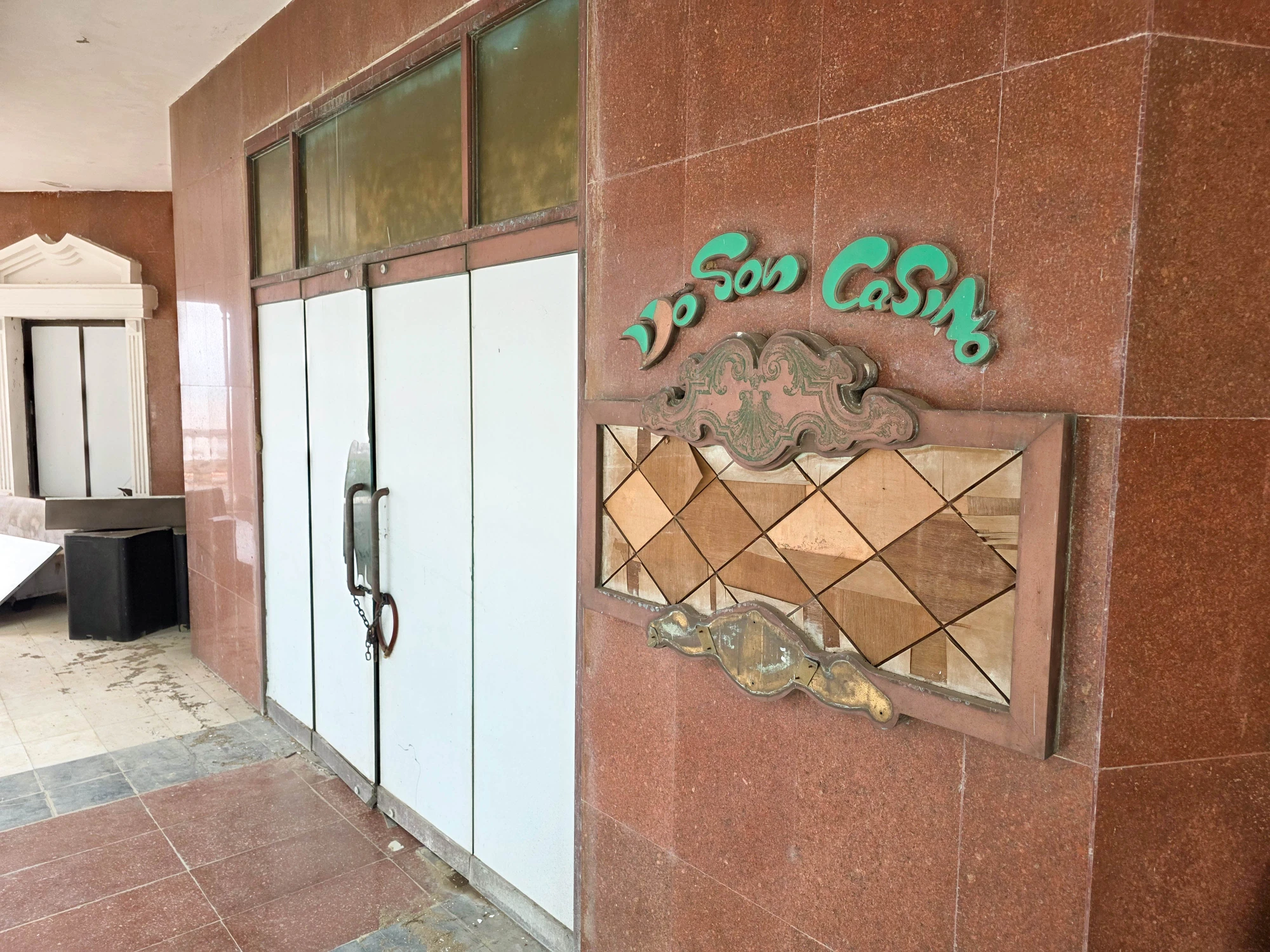 tu-lau-dai-bo-hoang-den-du-an-2-100-ti-casino-do-son-sap-thay-ao-sau-nhieu-nam-xuong-cap-10.JPG