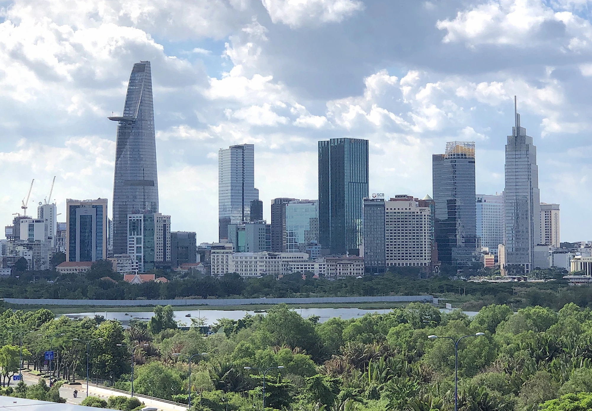 Đề xuất bỏ quy định bảo lãnh ngân hàng vì còn nhiều bất cập, hạn chế làm tăng giá nhà. (Ảnh: QH)