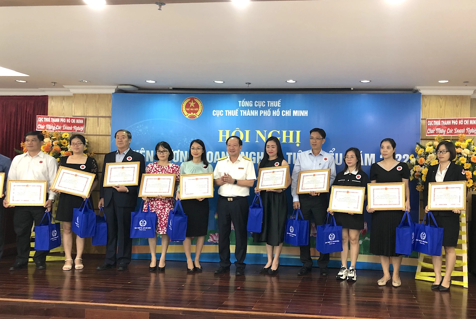 cuc-thue-tphcm-doanh-nghiep-nop-thue1.jpg