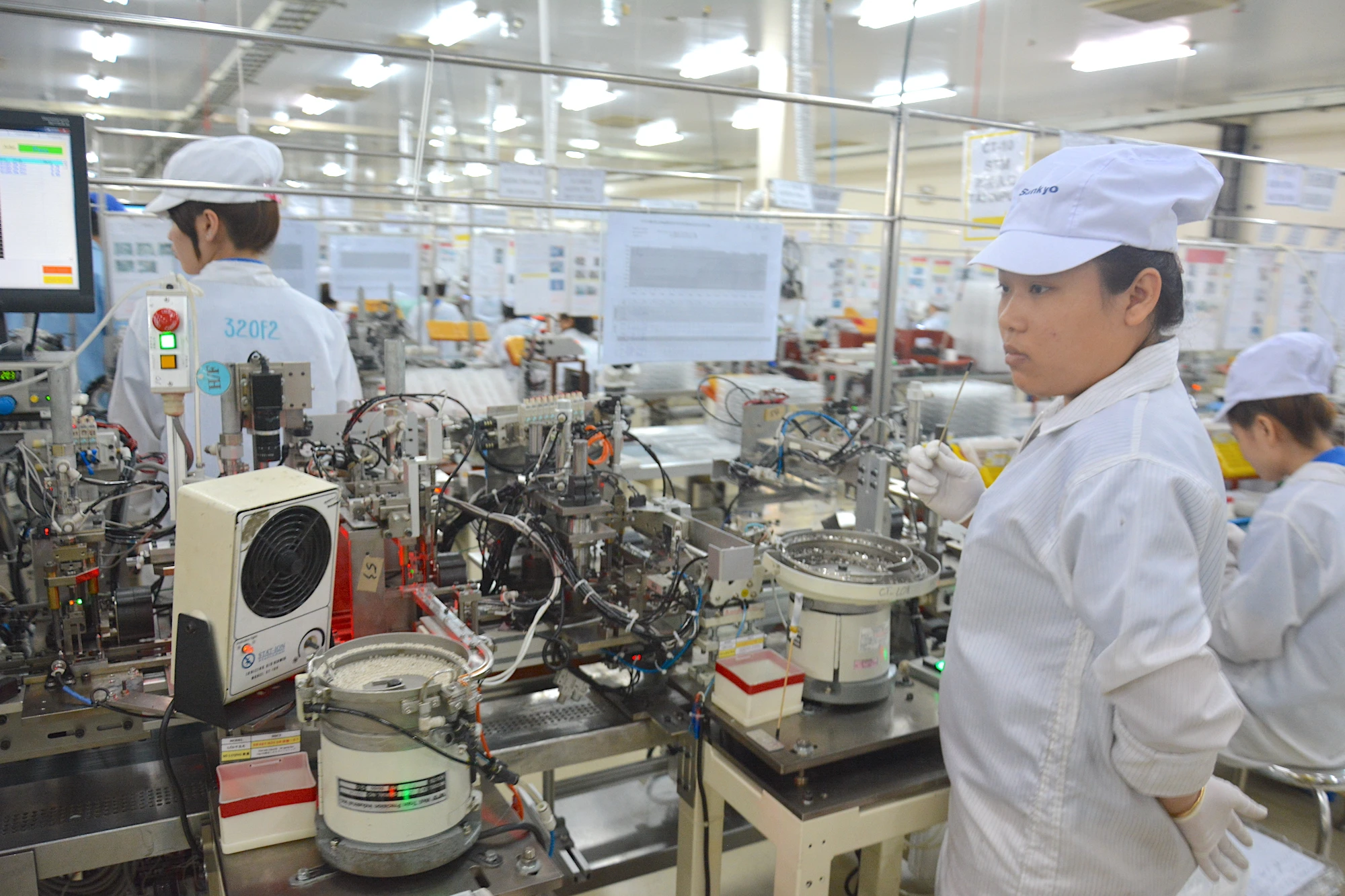 TP.HCM-cong-nhan-cnc1.JPG