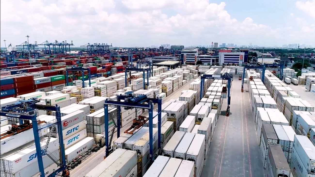 chuyen-doi-xanh-logistics-dien-mat-troi3.jpg