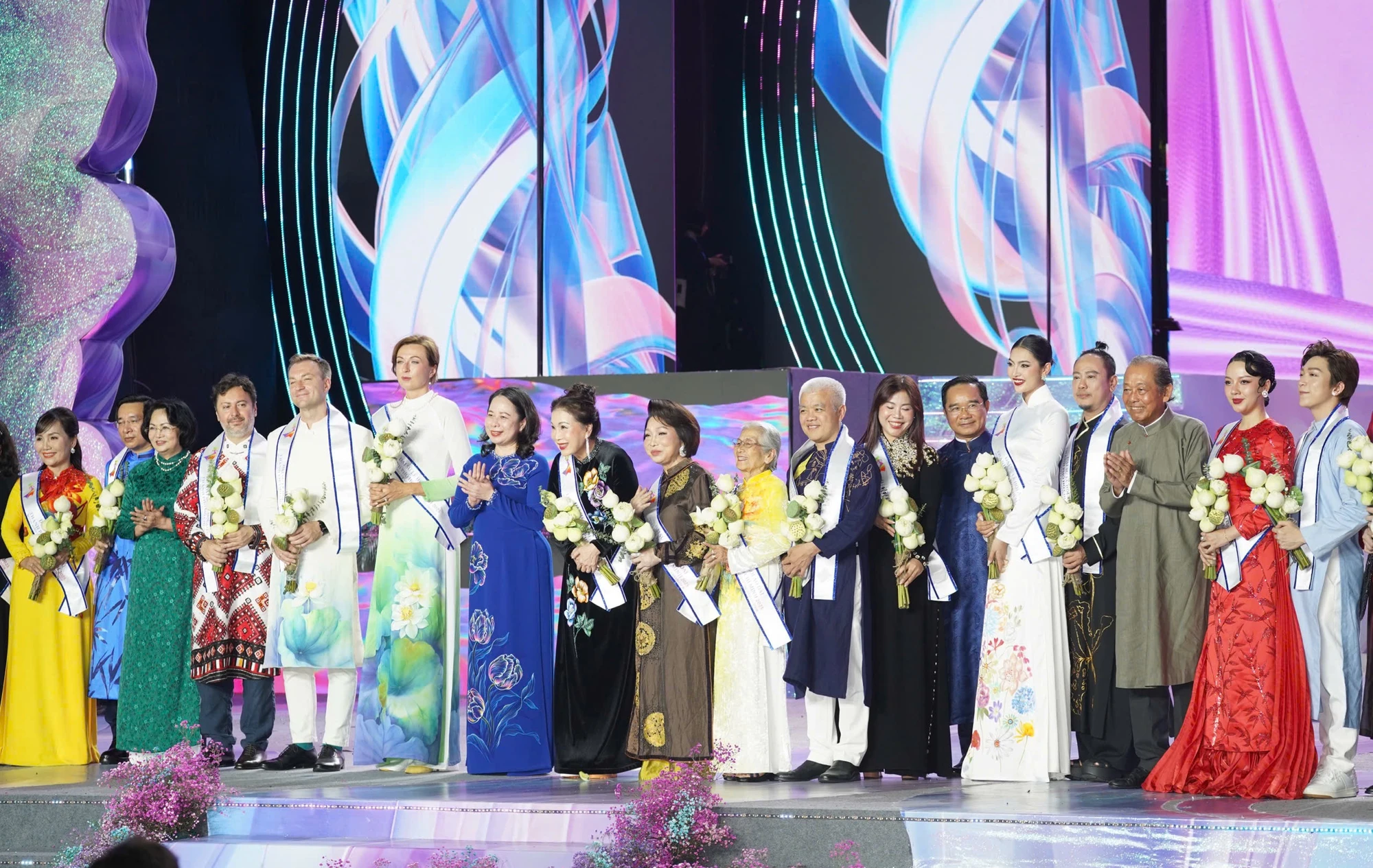 le-hoi-ao-dai-tphcm.JPG
