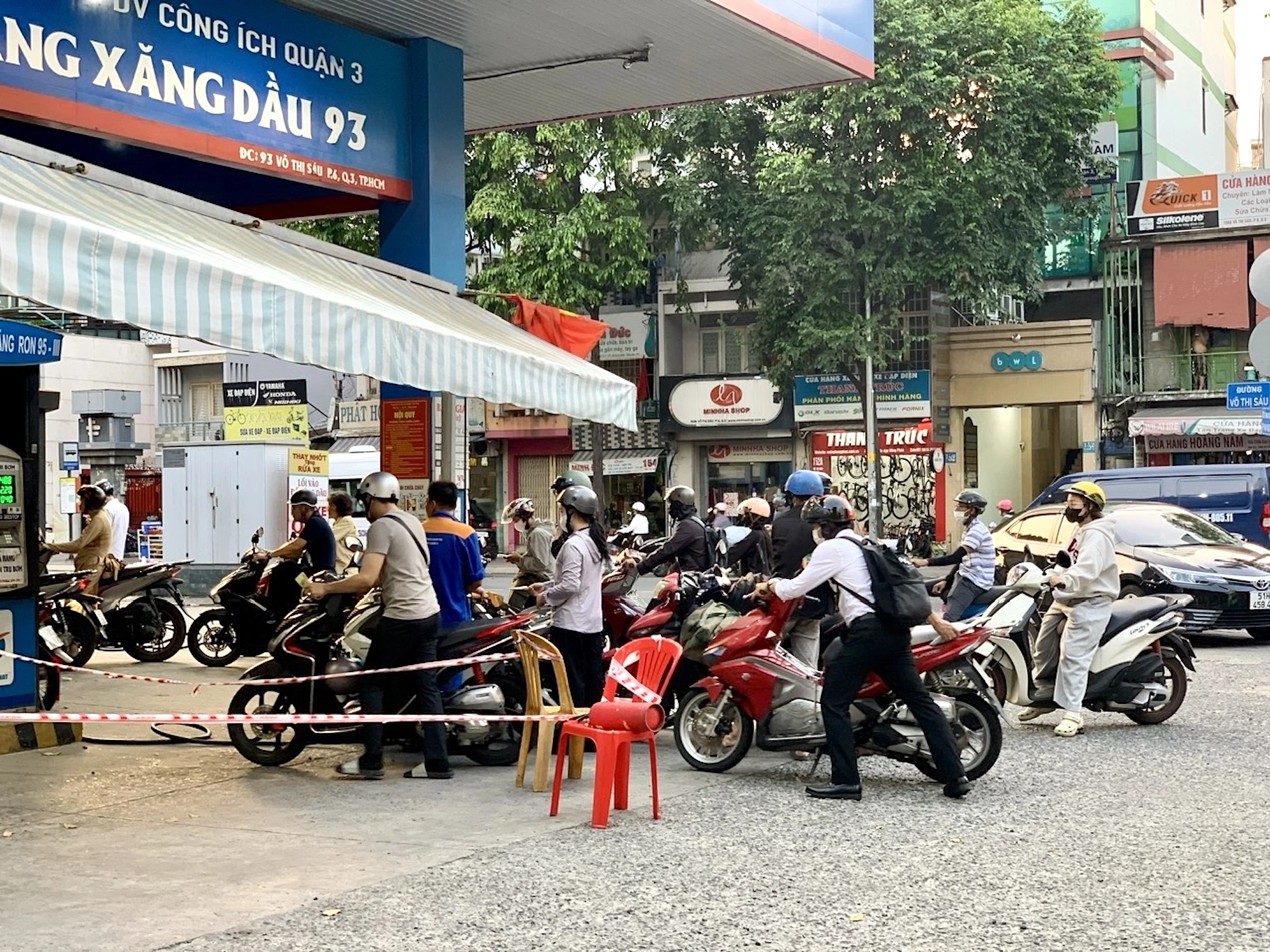 Giá xăng dầu tạm hạ nhiệt, nhà kinh doanh vẫn chờ quyết sách dài hơi
