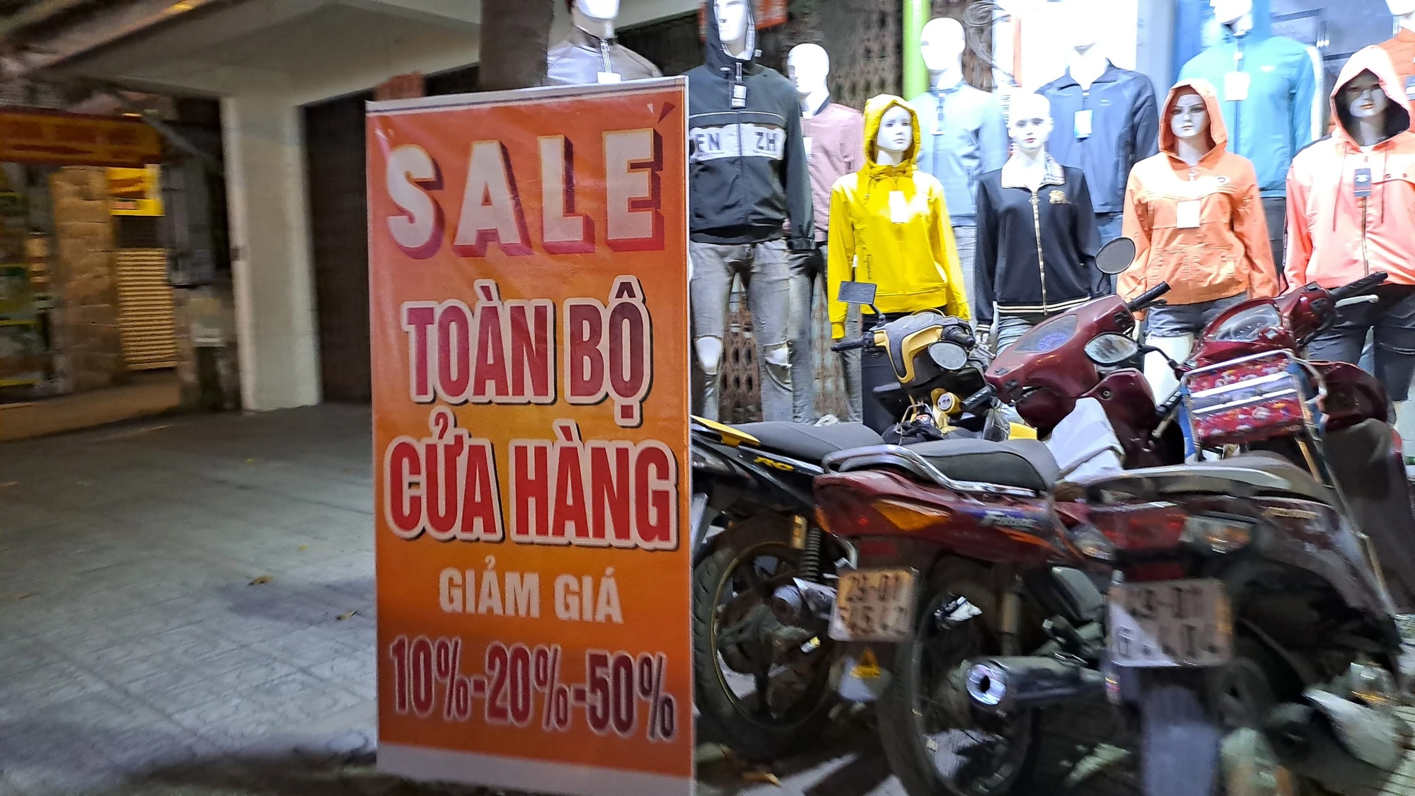 SALE.jpg