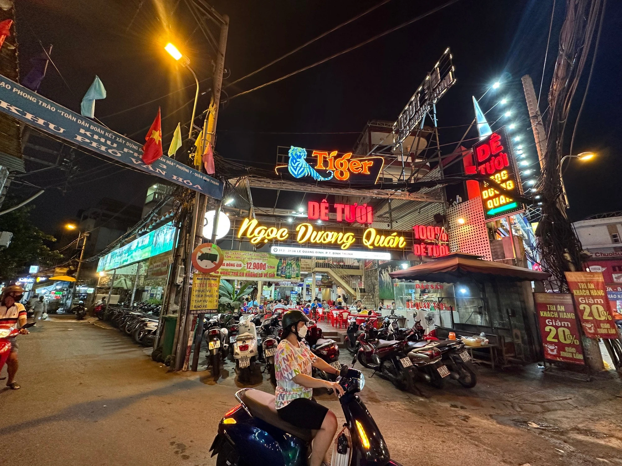 QUÁN NHẬU