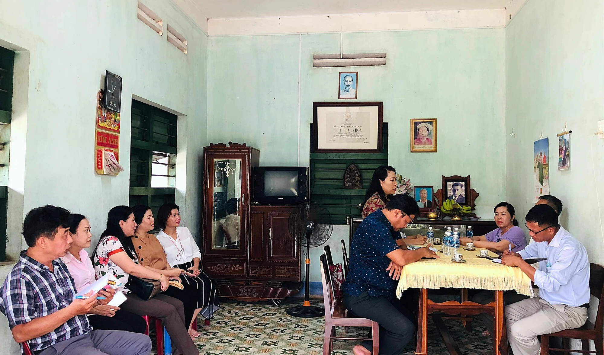 Đoàn khảo sát làm việc với người thân công chúa Nai Thềm. Đoàn khảo sát làm việc với người thân công chúa Nai Thềm.
