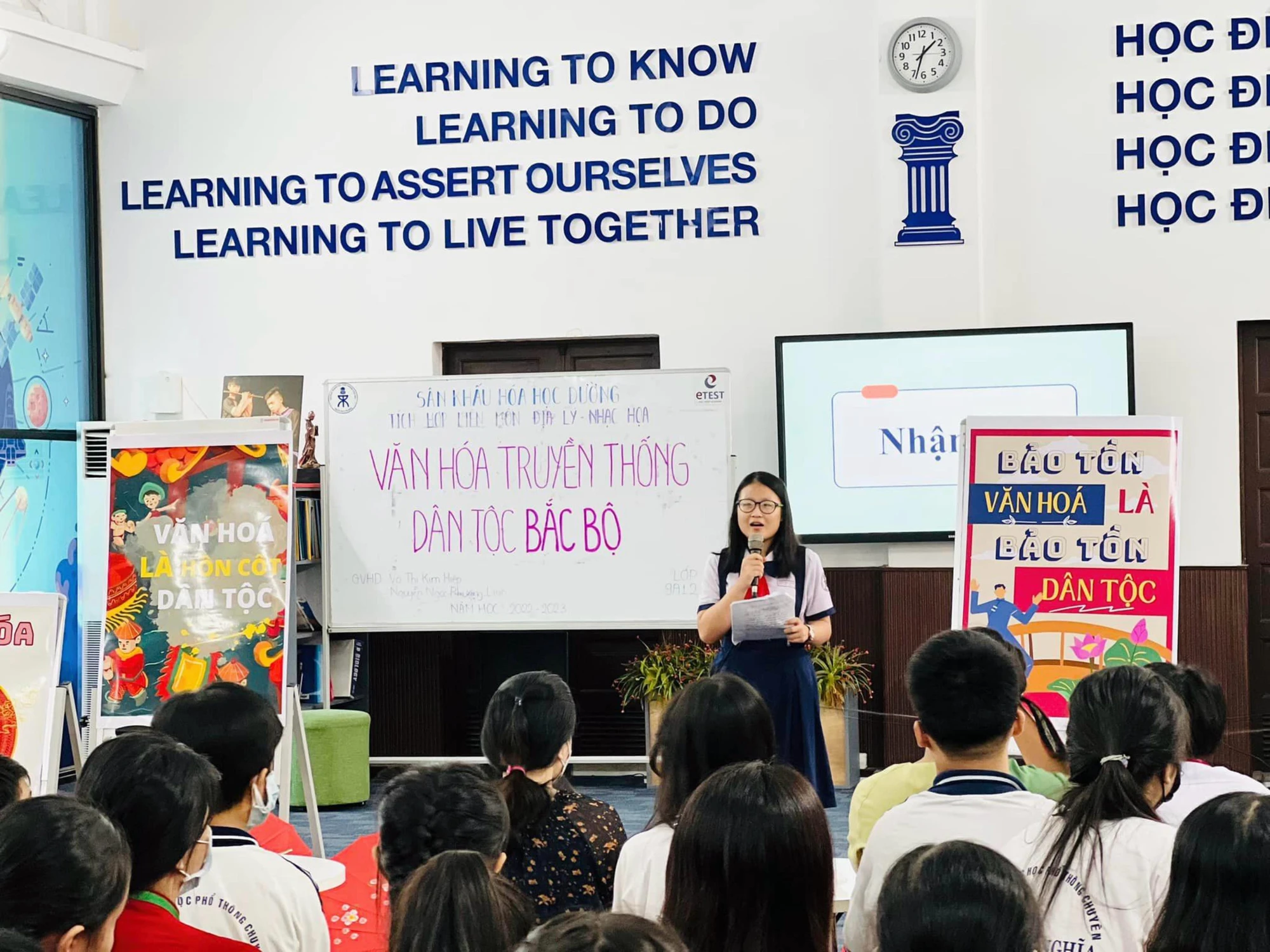 Phan Ngọc Minh tự tin trong vai trò là người dẫn chương trình. Ảnh: KH Phan Ngọc Minh tự tin trong vai trò là người dẫn chương trình. Ảnh: KH