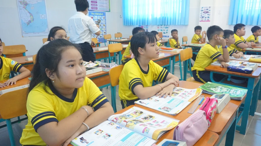 Thiếu giáo viên, Trường Tiểu học Thạnh An, huyện Cần Giờ tổ chức lớp học ảo. Ảnh: NGUYỄN QUYÊN 10 sự kiện nổi bật