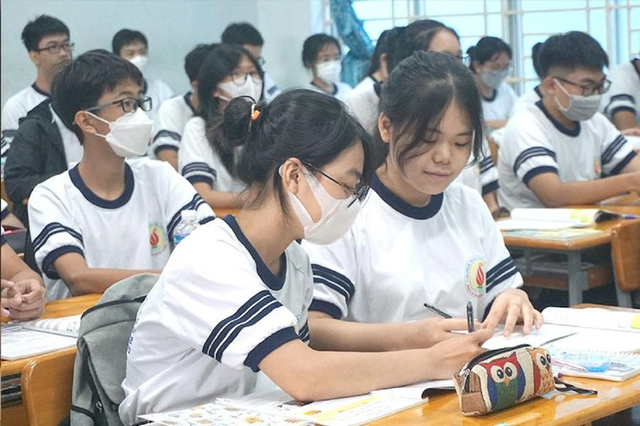 Học sinh lớp 10 Trường THPT Nguyễn Hữu Cầu, huyện Hóc Môn trong một giờ học. Ảnh: NGUYỄN QUYÊN 10 sự kiện nổi bật