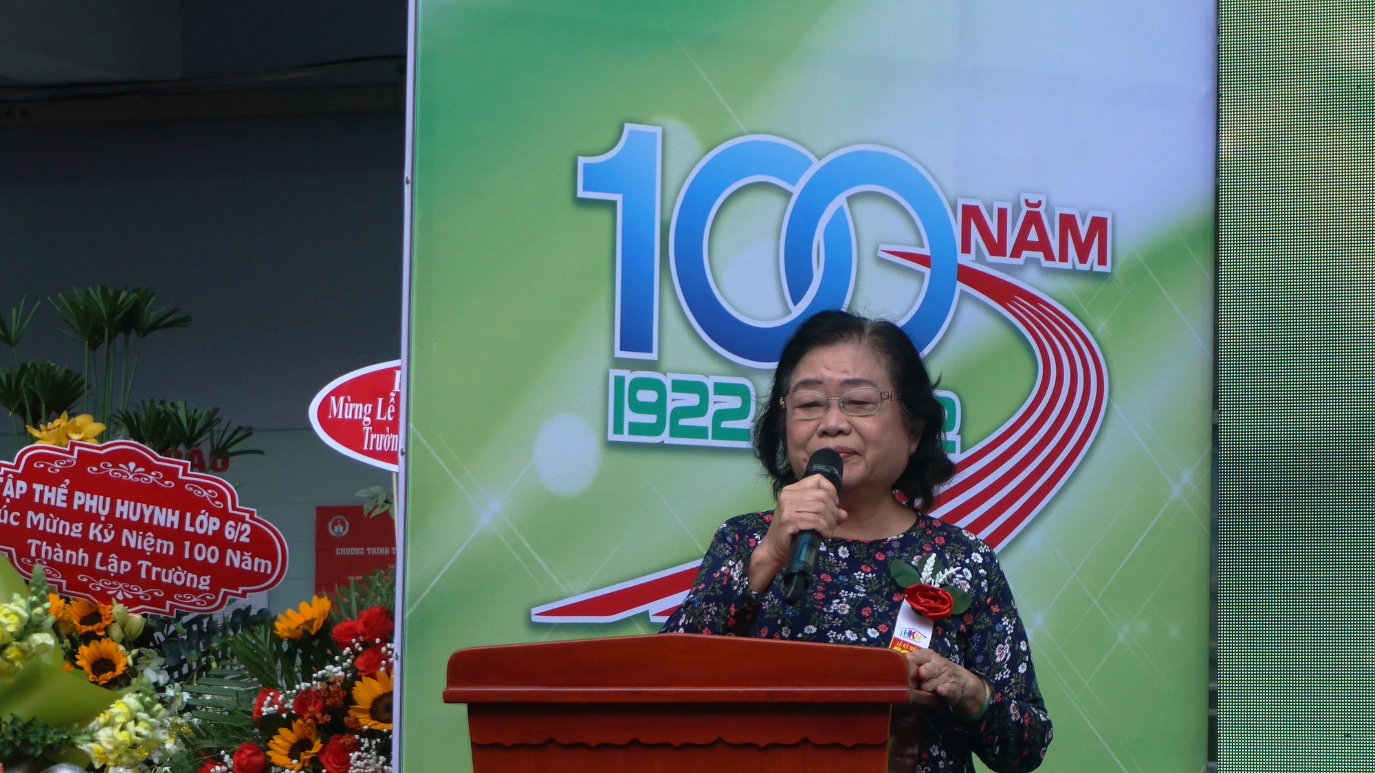 Bà Trương Mỹ Hoa, Nguyên Phó Chủ tịch nước phát biểu tại buổi lễ. Ảnh: NGUYỄN QUYÊN kỷ niệm 100 năm thành lập trường THCS Huỳnh Khương Ninh