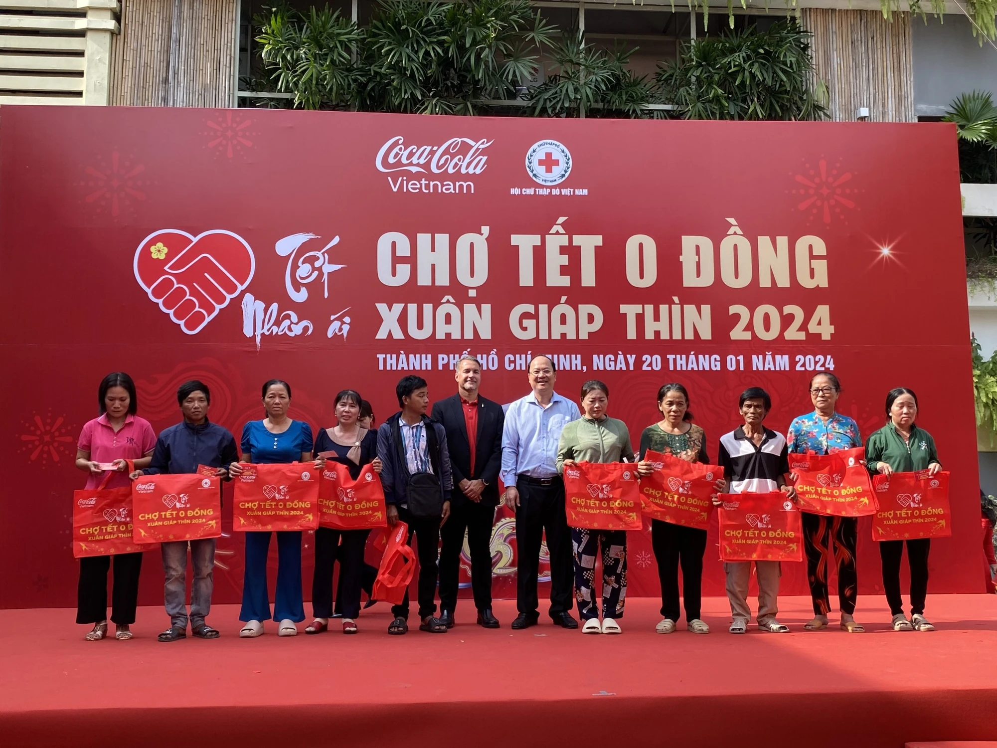 ‘Lần đầu tiên tôi đi siêu thị nhờ ‘Chợ tết 0 đồng’