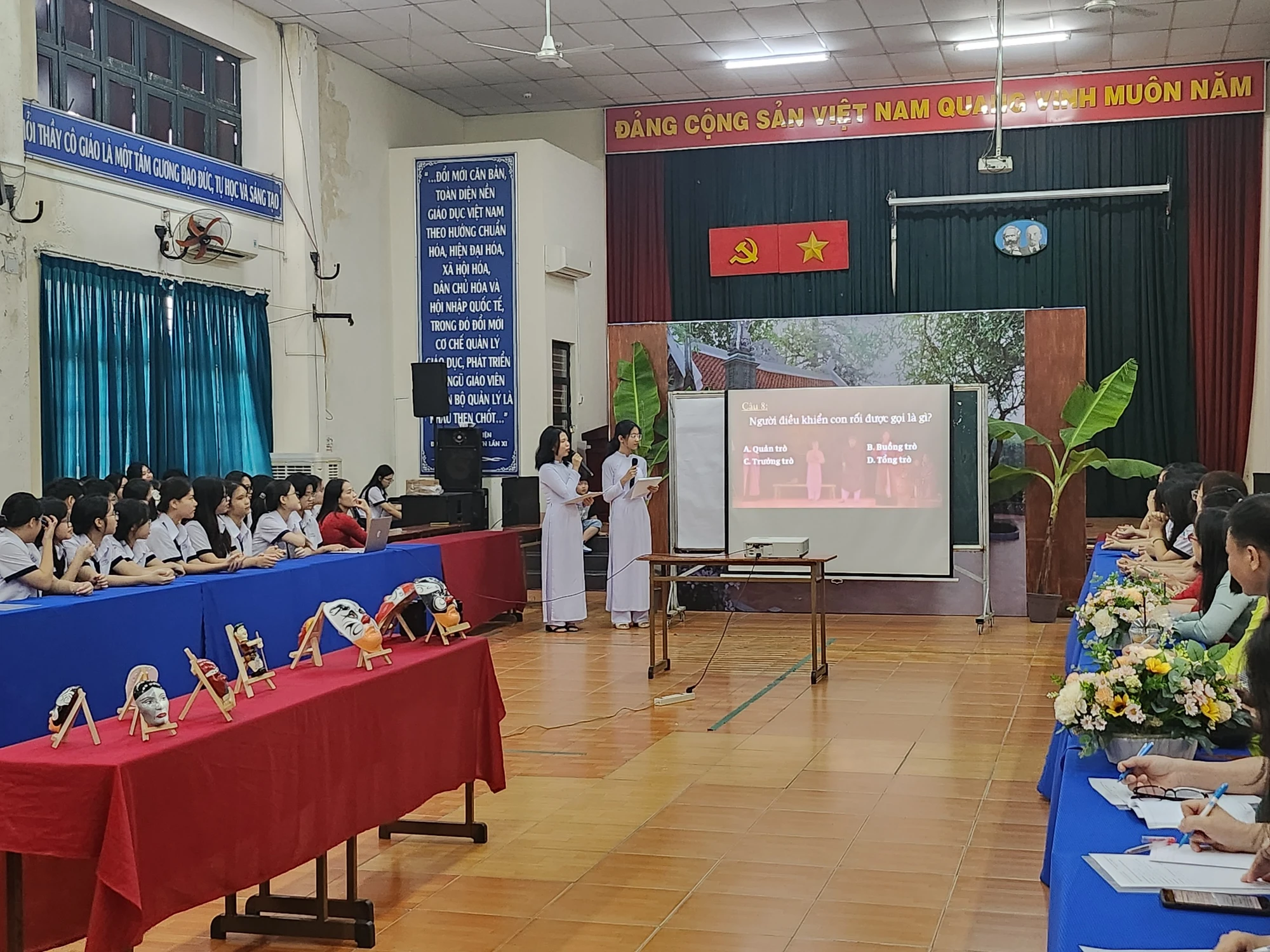 HS hiểu về loại hình sân khấu truyền thống qua diễn chèo, múa rối nước