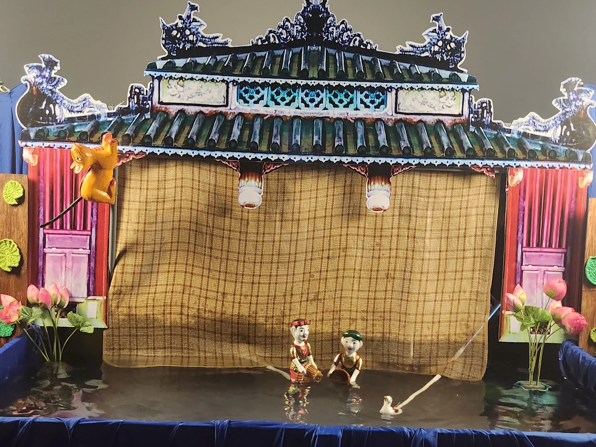 san-khau-truyen-thong-3.jpg