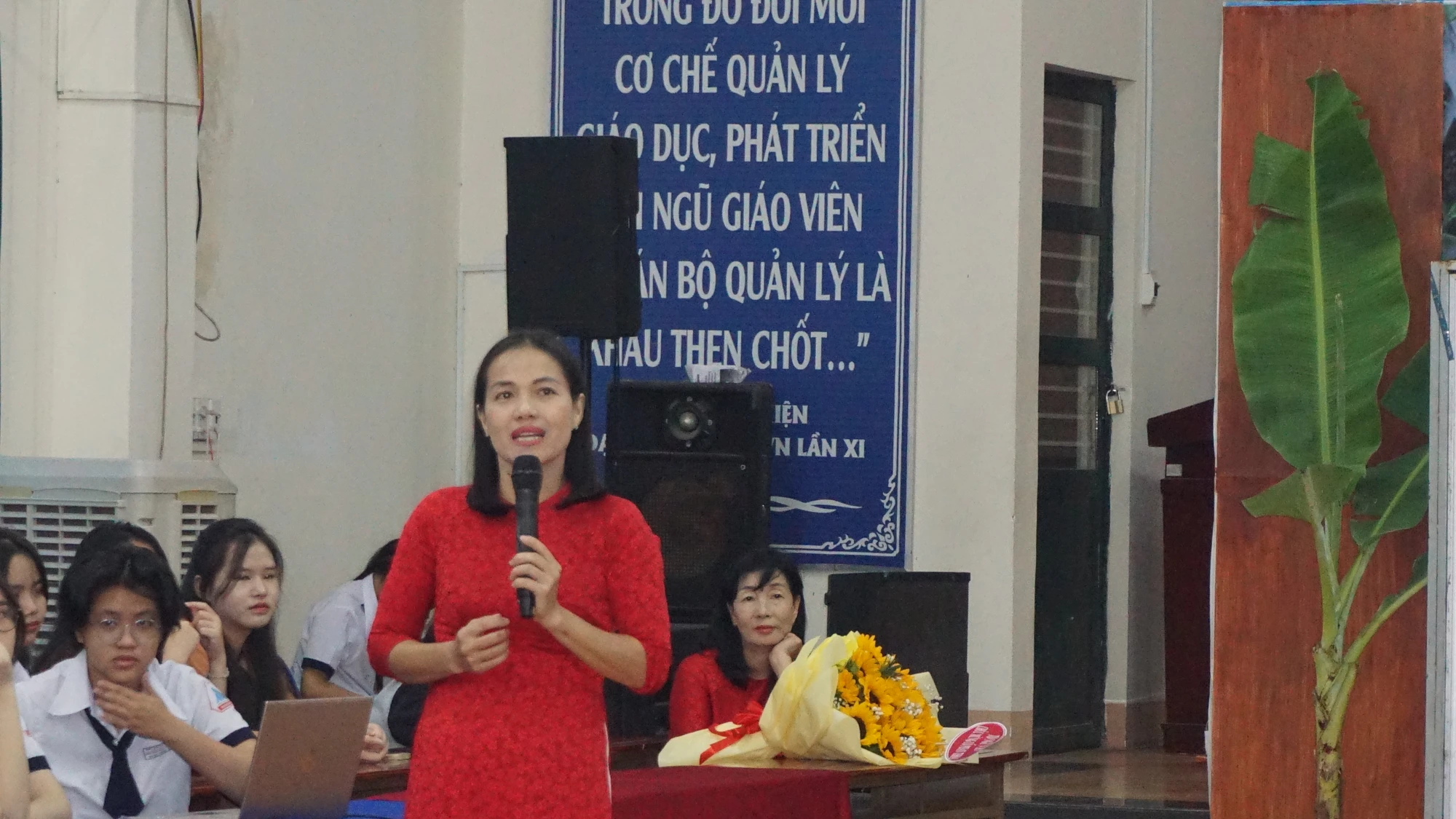 san-khau-truyen-thong-4.JPG