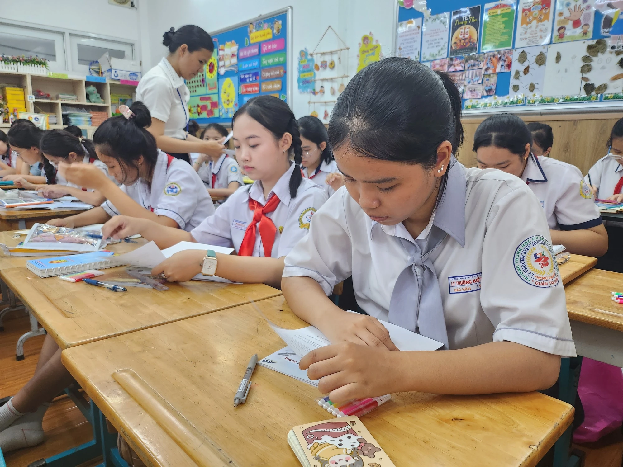 lon-len-cung-sach-9.jpg