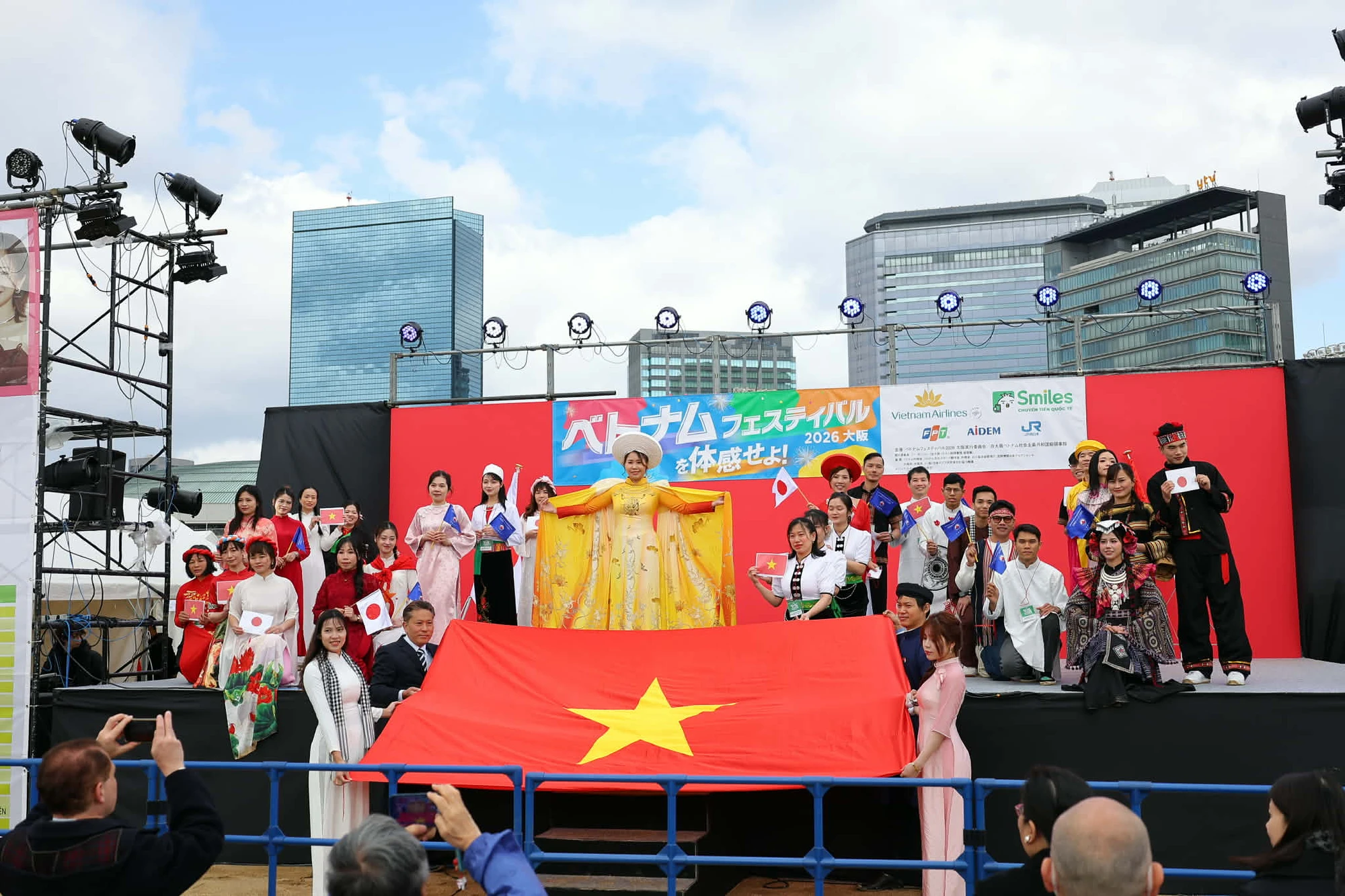 le-hoi-viet-nam_xep-hinh.jpg