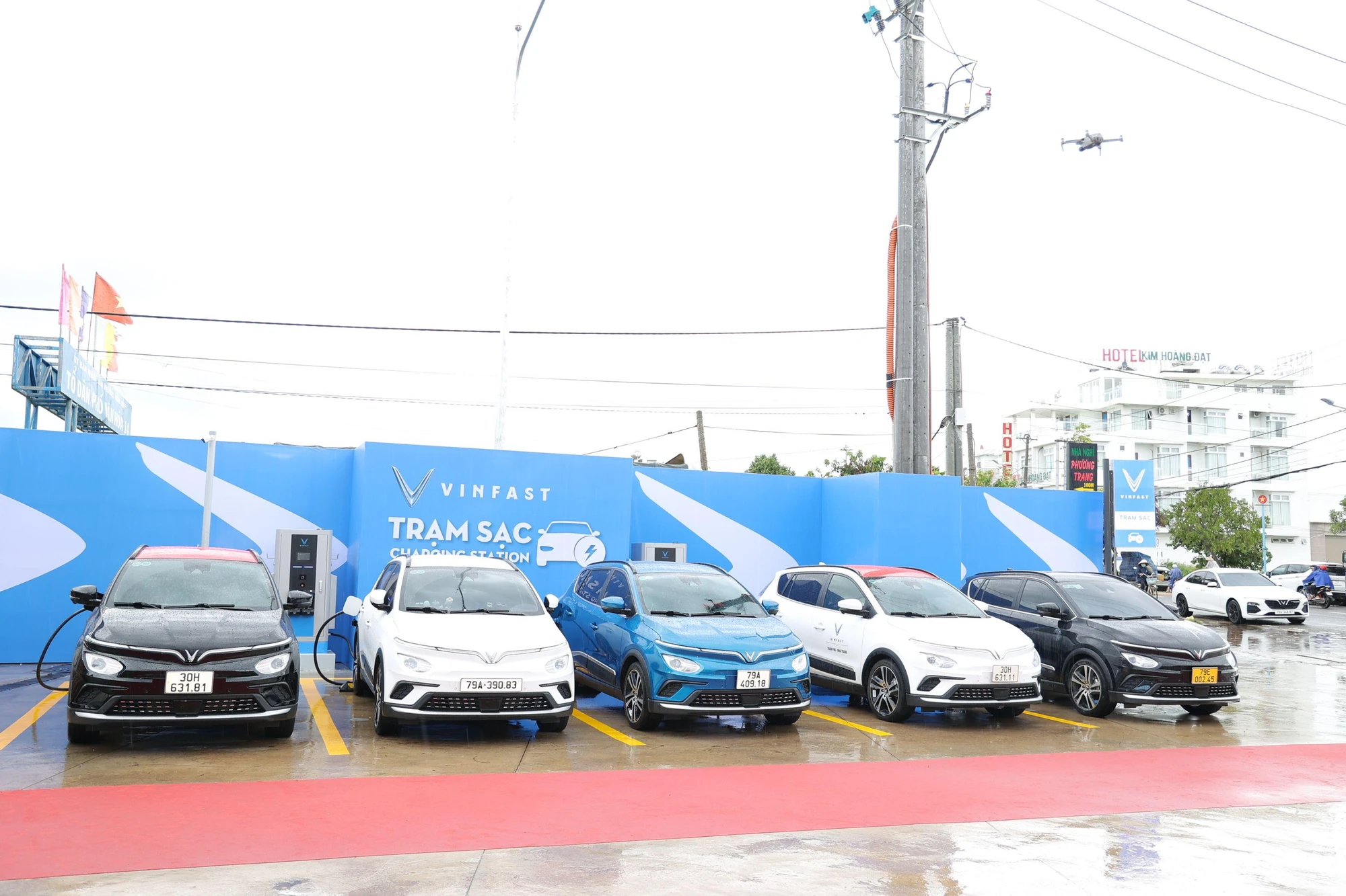 Người đi xe điện sẽ không còn phải lo lắng về vấn đề trạm sạc. Người đi xe điện sẽ không còn phải lo lắng về vấn đề trạm sạc.
